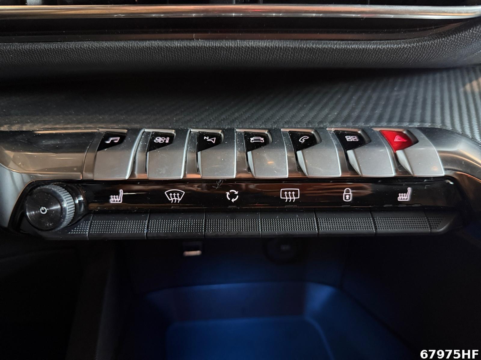 Fahrzeugabbildung Peugeot 5008 Allure +SHZ+NAVI+CARPLAY+LED+TEMPOMAT
