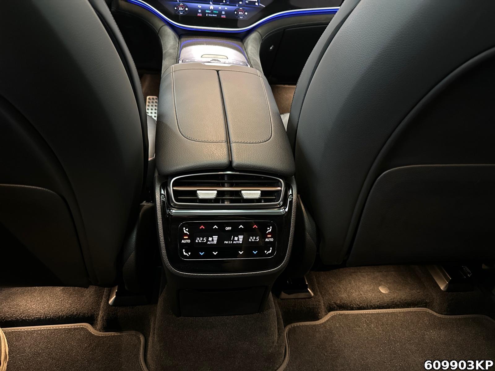 Fahrzeugabbildung Mercedes-Benz EQE SUV AMG 43 4M Premium Plus 360° Head-up 22