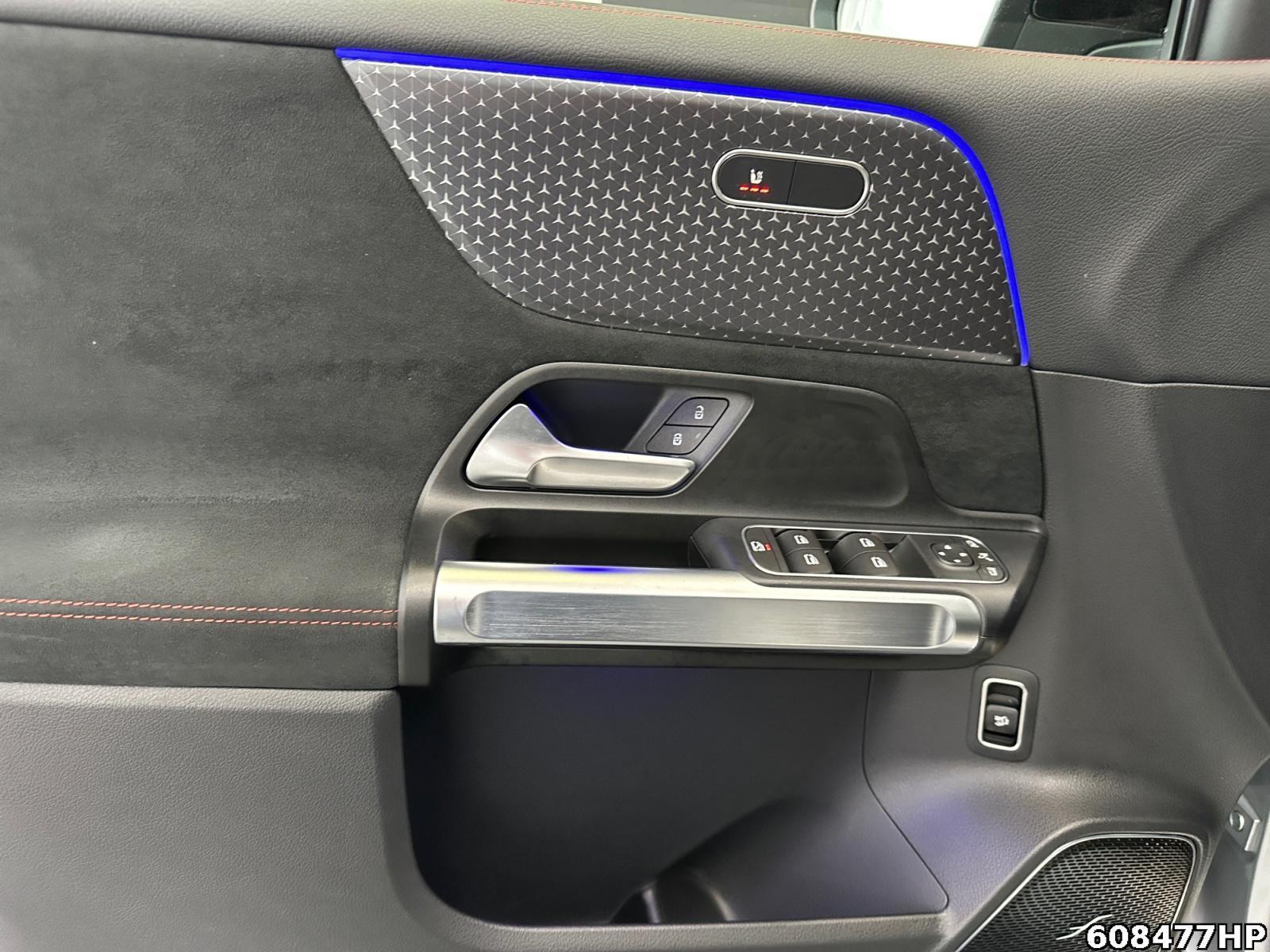 Fahrzeugabbildung Mercedes-Benz EQB 4M AMG DISTRONIC Night BURMESTER 7 Sitze