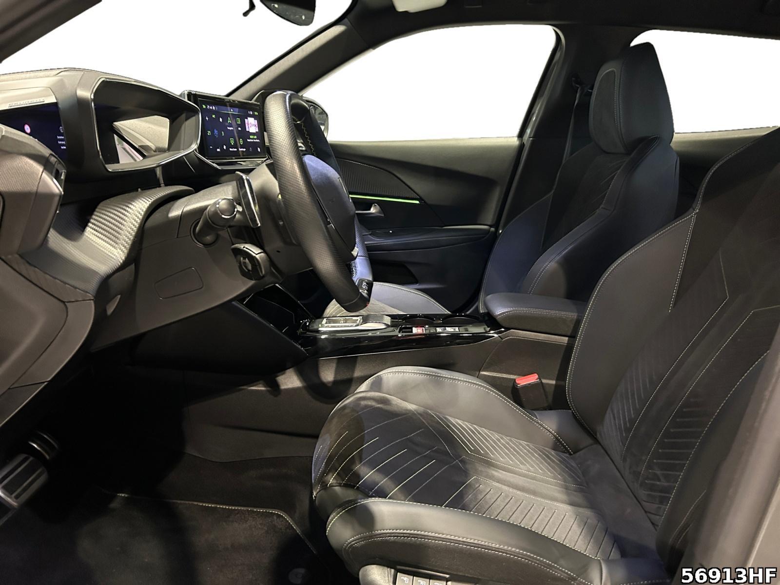 Fahrzeugabbildung Peugeot 2008 GT ALCANTARA+180KAMEA+SHZ+NAVI+CARPLAY