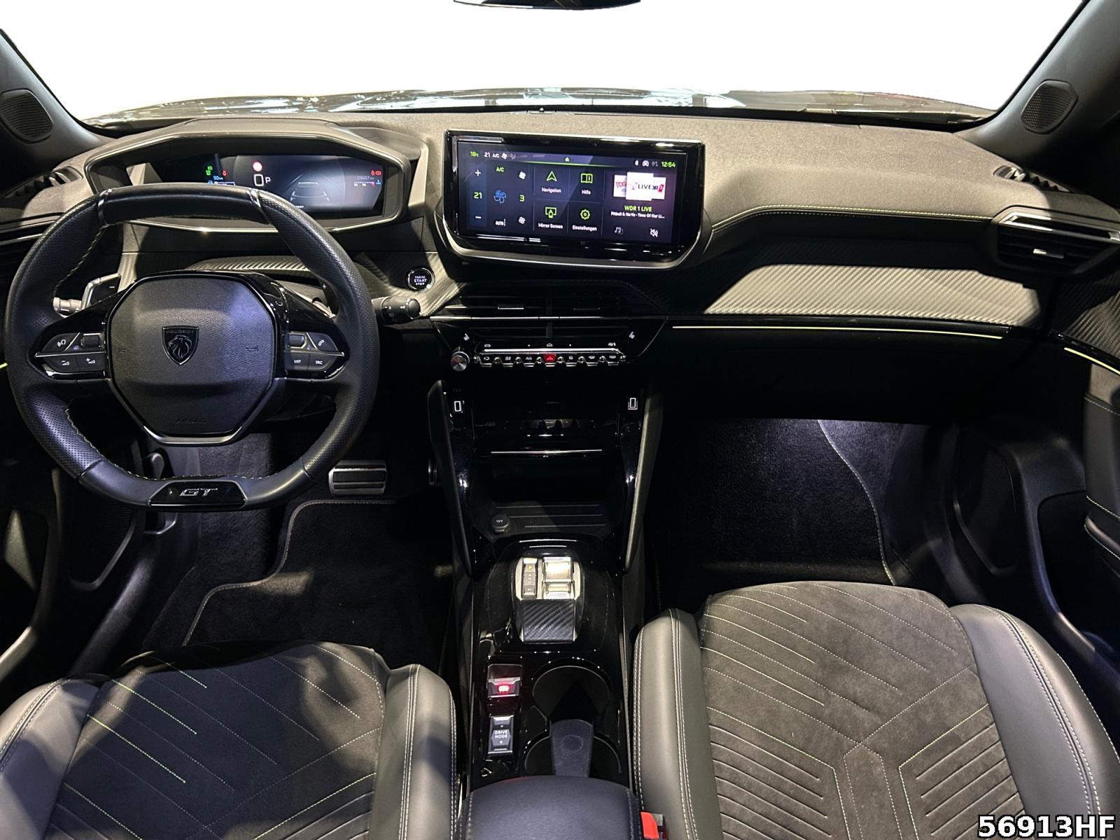 Fahrzeugabbildung Peugeot 2008 GT ALCANTARA+180KAMEA+SHZ+NAVI+CARPLAY