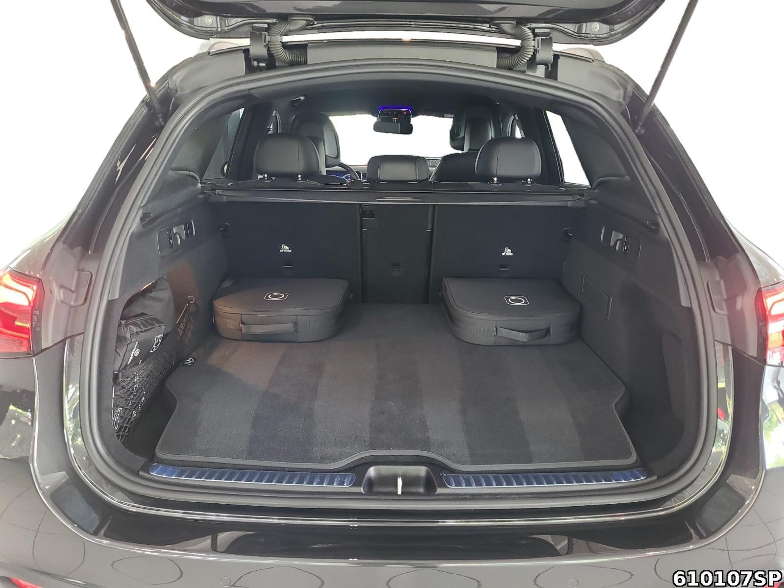 Fahrzeugabbildung Mercedes-Benz GLC 300 de 4M AMG AHK DIGITAL- LIGHT 360° Night
