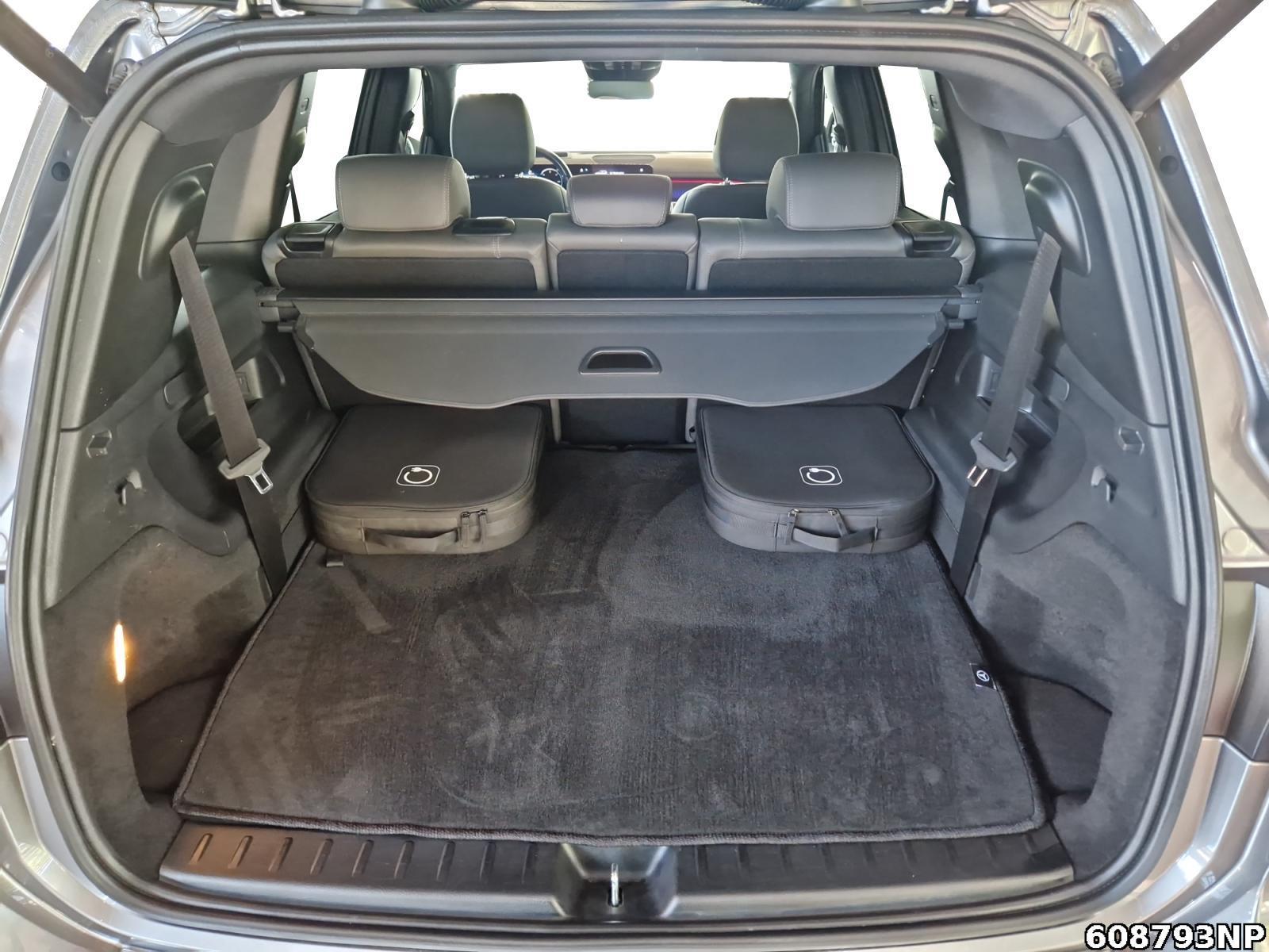Fahrzeugabbildung Mercedes-Benz EQB 4M Electric Art 7-Sitzer Pano Head-Up