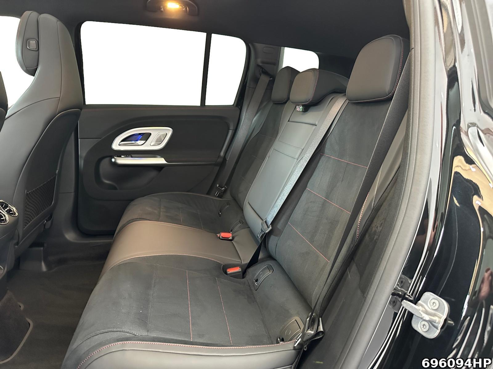 Fahrzeugabbildung Mercedes-Benz GLB 250 +AMG+BURMESTER+MULTIBEAM+PANO+NIGHT