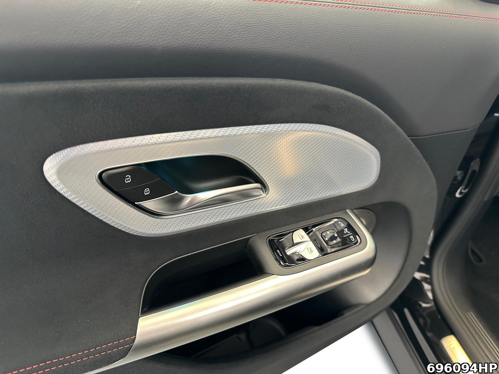 Fahrzeugabbildung Mercedes-Benz GLB 250 +AMG+BURMESTER+MULTIBEAM+PANO+NIGHT