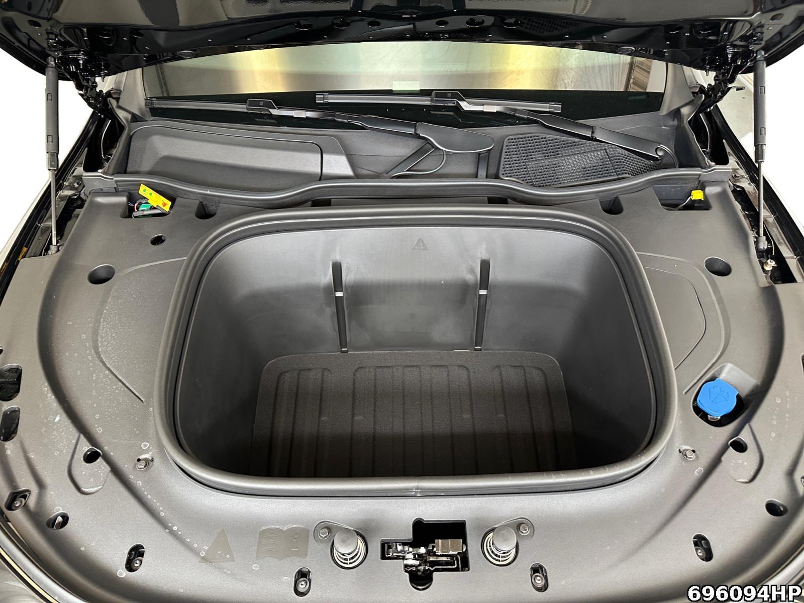 Fahrzeugabbildung Mercedes-Benz GLB 250 +AMG+BURMESTER+MULTIBEAM+PANO+NIGHT