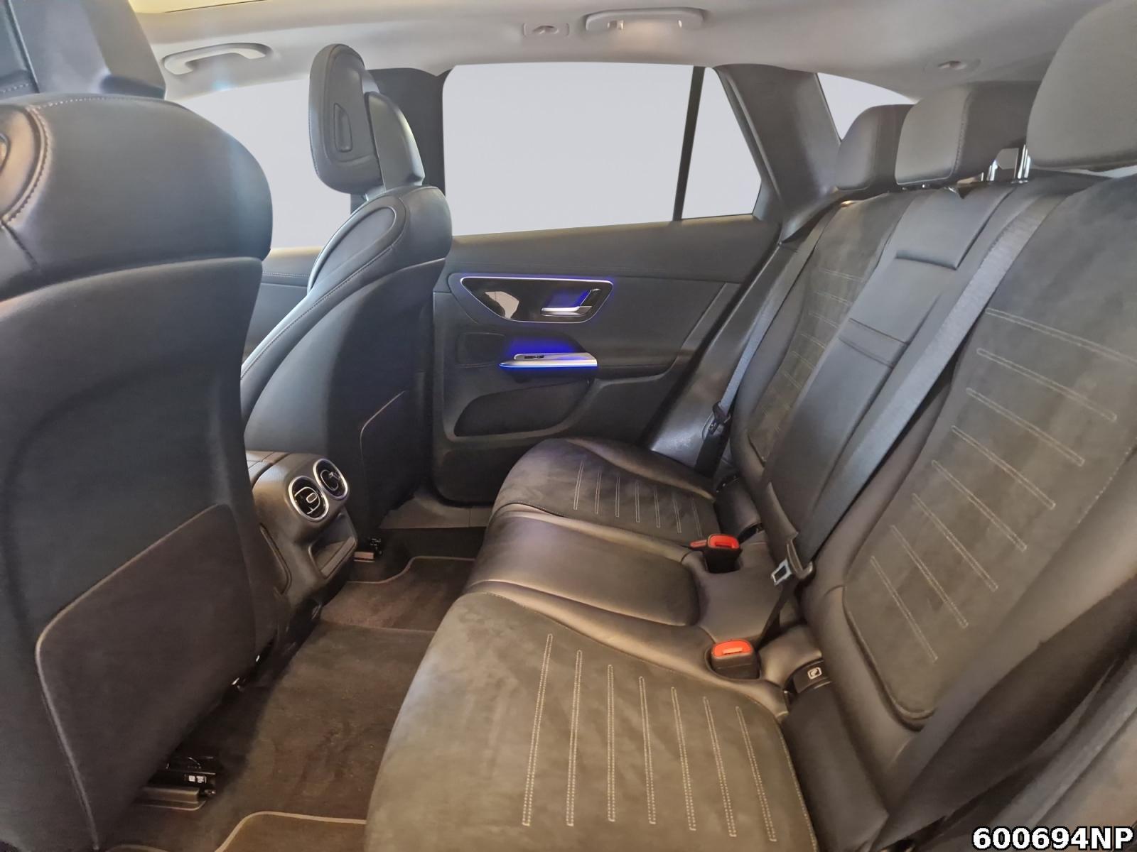 Fahrzeugabbildung Mercedes-Benz GLC 300 de AMG Pano AHK 20 Zoll Memory Totwinkel