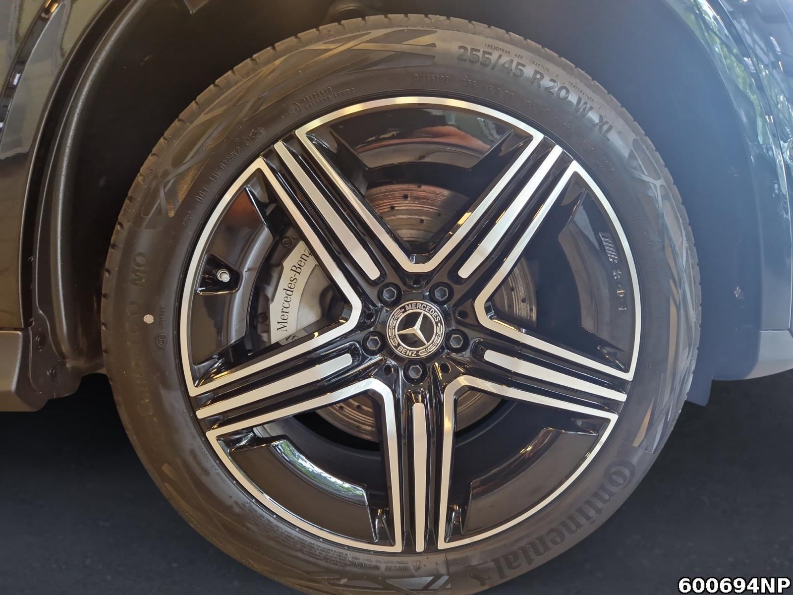 Fahrzeugabbildung Mercedes-Benz GLC 300 de AMG Pano AHK 20 Zoll Memory Totwinkel