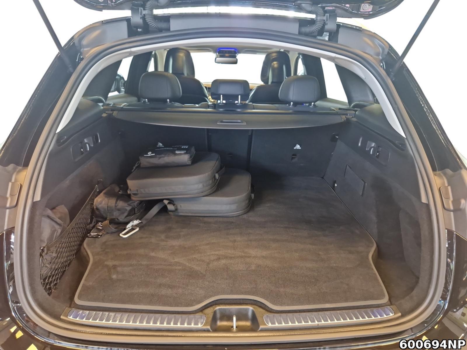 Fahrzeugabbildung Mercedes-Benz GLC 300 de AMG Pano AHK 20 Zoll Memory Totwinkel