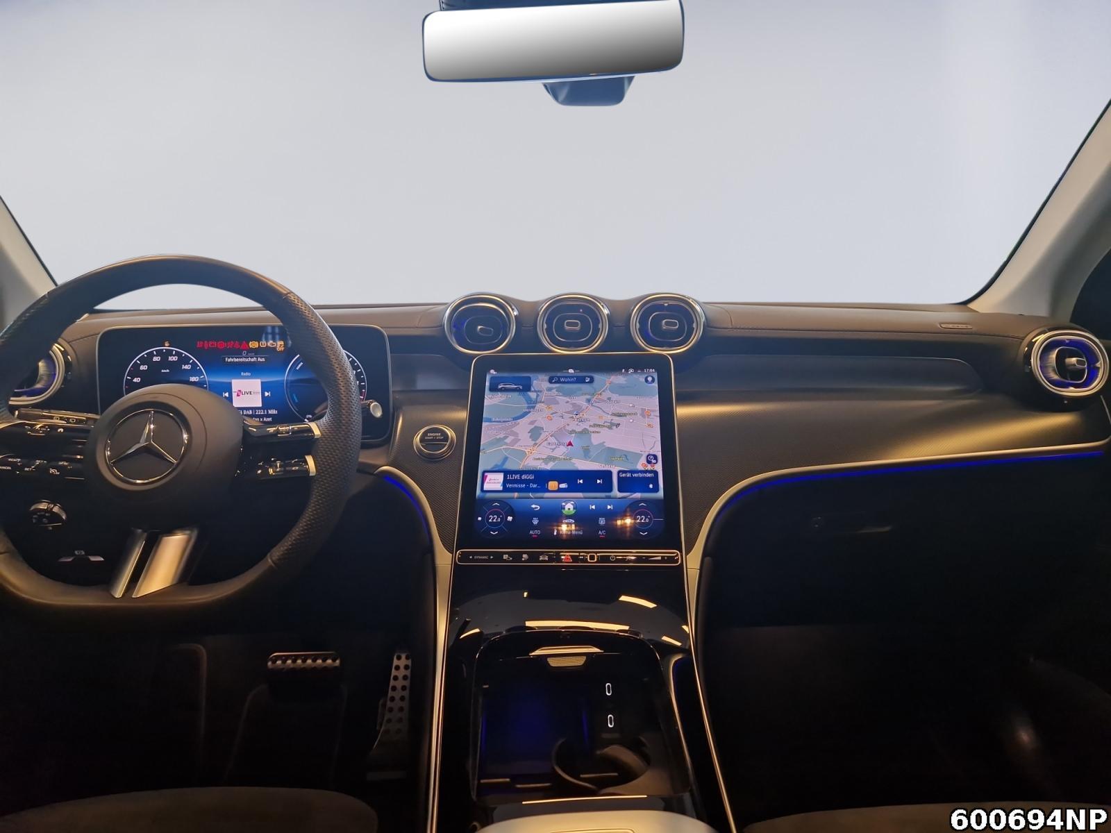 Fahrzeugabbildung Mercedes-Benz GLC 300 de AMG Pano AHK 20 Zoll Memory Totwinkel