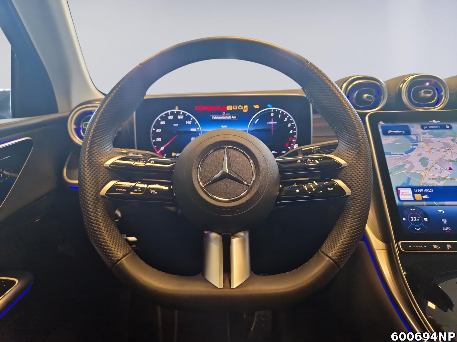 Fahrzeugabbildung Mercedes-Benz GLC 300 de AMG Pano AHK 20 Zoll Memory Totwinkel