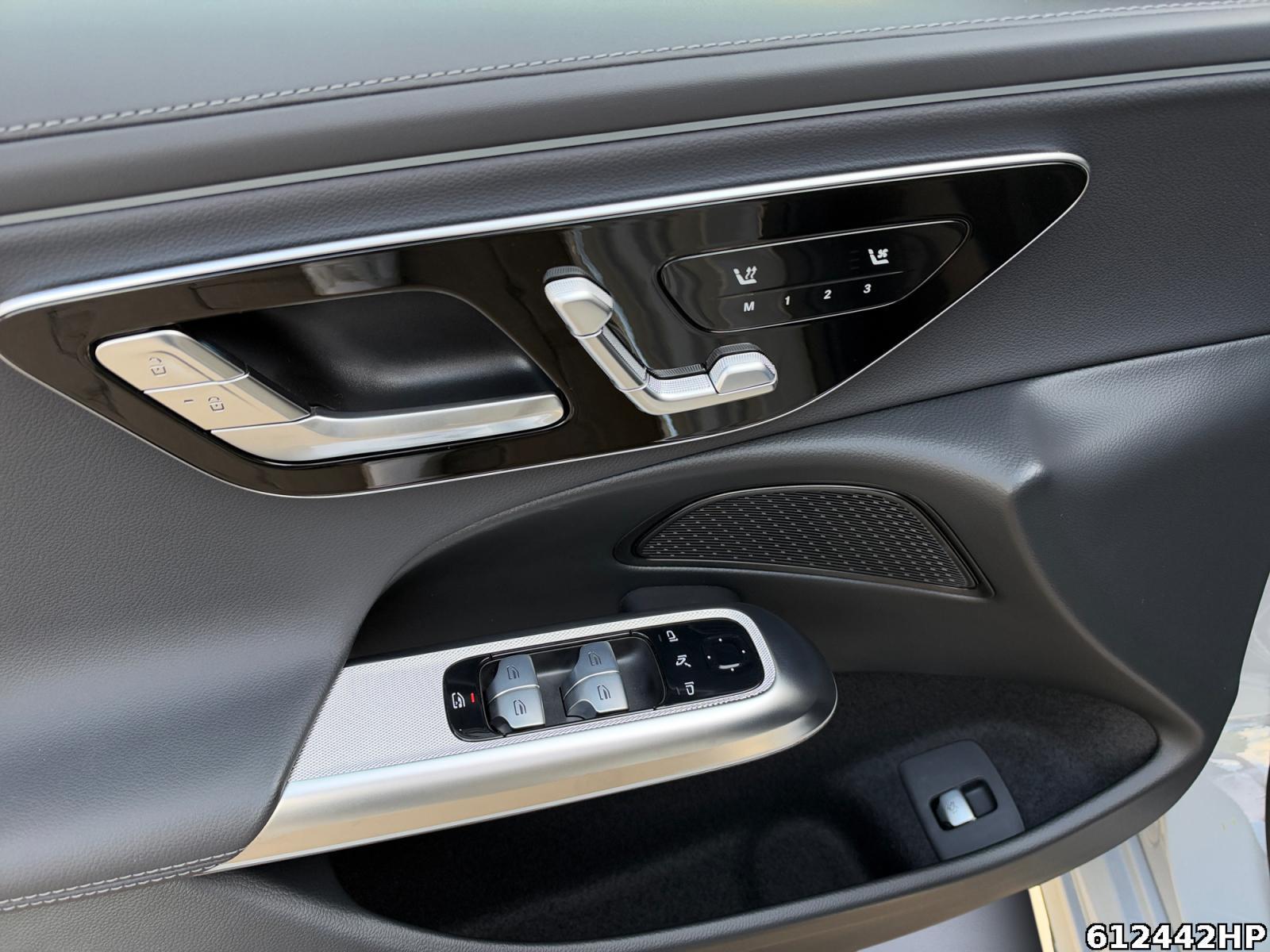 Fahrzeugabbildung Mercedes-Benz E 300 T AMG Pano AHK Digital Light Distronic.