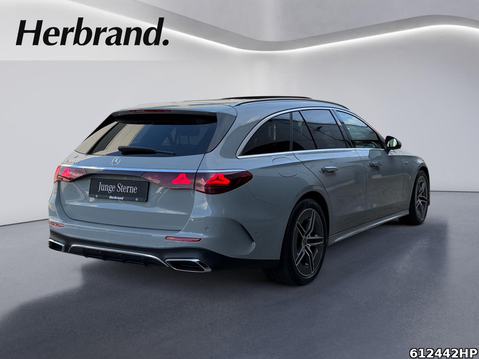 Fahrzeugabbildung Mercedes-Benz E 300 T AMG Pano AHK Digital Light Distronic.
