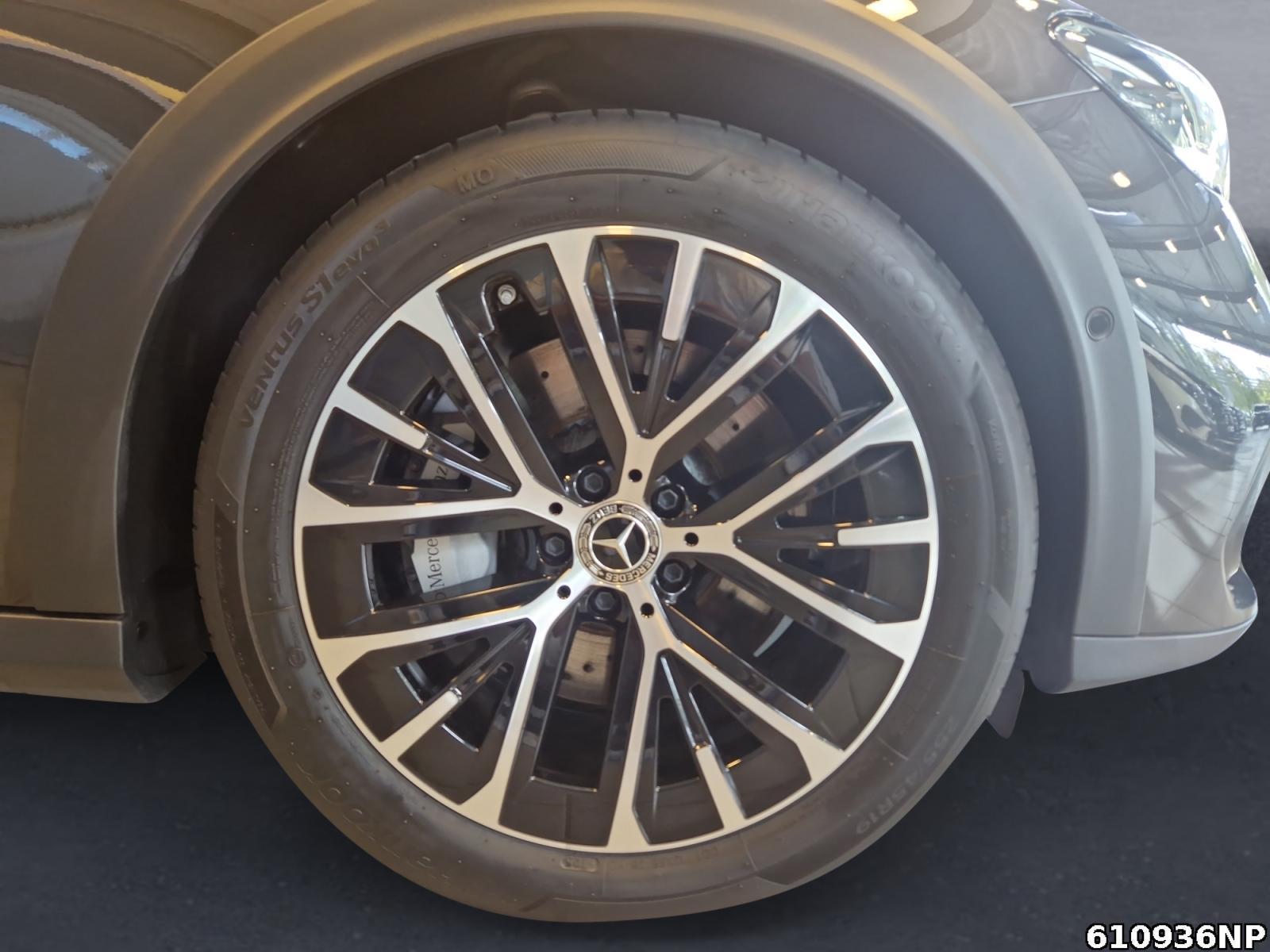 Fahrzeugabbildung Mercedes-Benz E 300 T 4M All-Terrain Pano AHK Digital Light