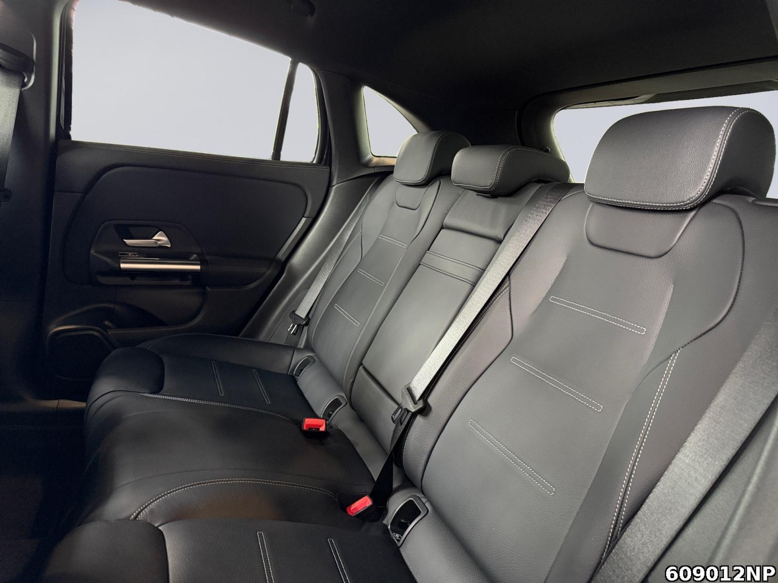 Fahrzeugabbildung Mercedes-Benz EQA 4M AMG AHK Kamera Ambiente Totwinkel