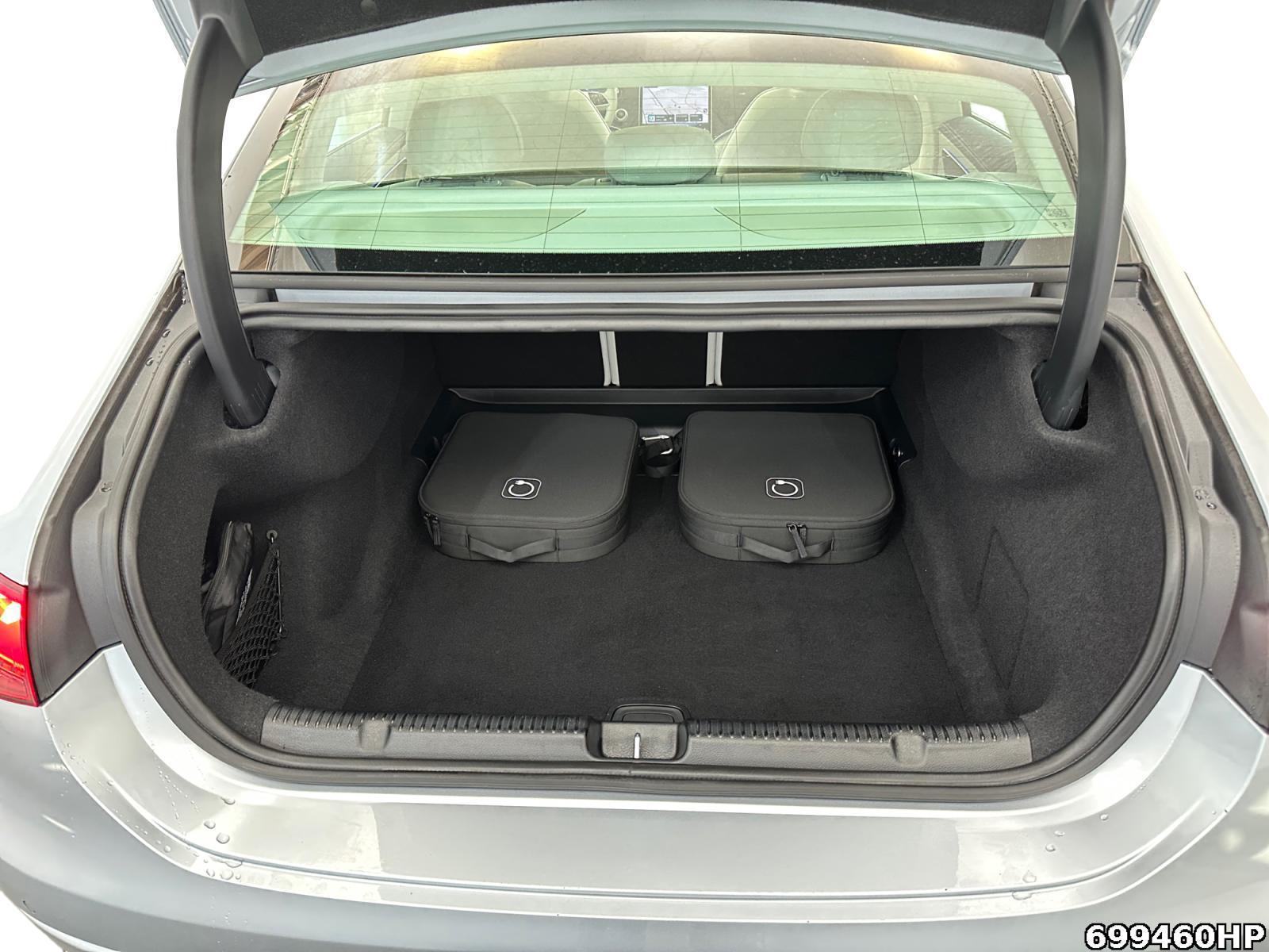 Fahrzeugabbildung Mercedes-Benz EQE 4M Electric Art AIRMATIC DIGITAL LIGHT