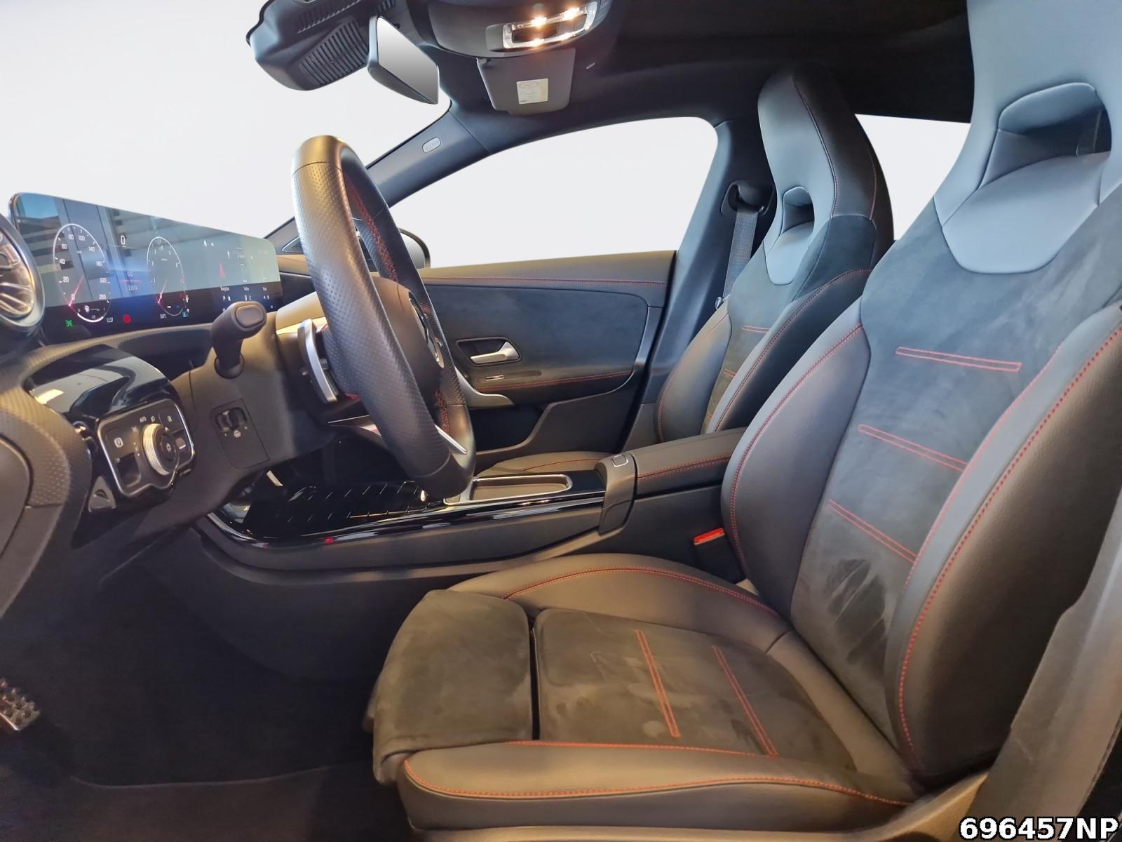 Fahrzeugabbildung Mercedes-Benz CLA 200 Shooting Brake AMG Line Pano Night Adv. Sound CarPla