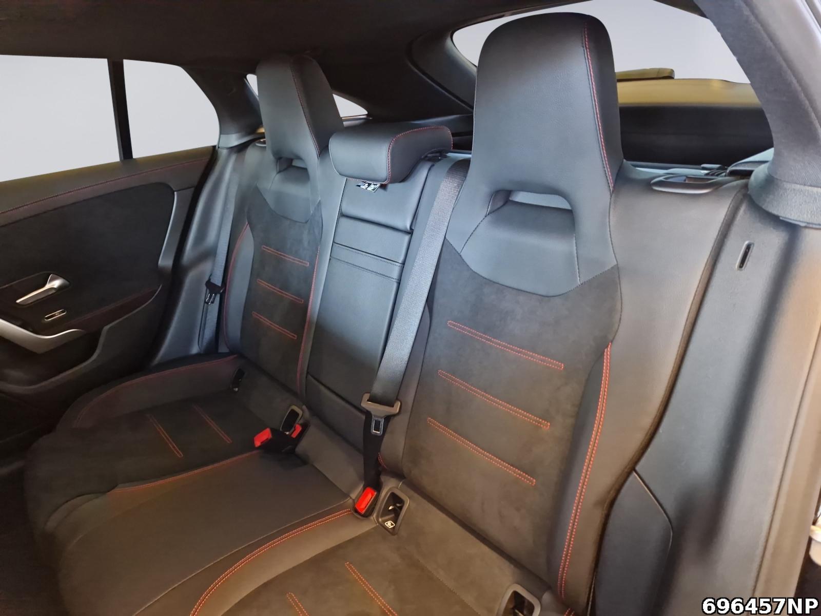 Fahrzeugabbildung Mercedes-Benz CLA 200 Shooting Brake AMG Line Pano Night Adv. Sound CarPla