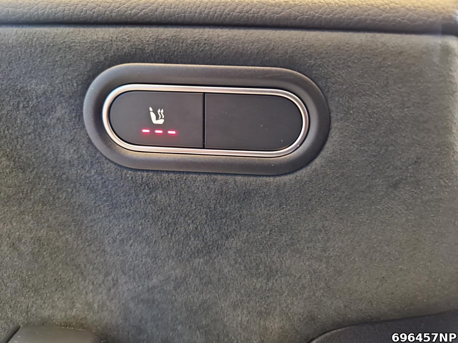 Fahrzeugabbildung Mercedes-Benz CLA 200 Shooting Brake AMG Line Pano Night Adv. Sound CarPla