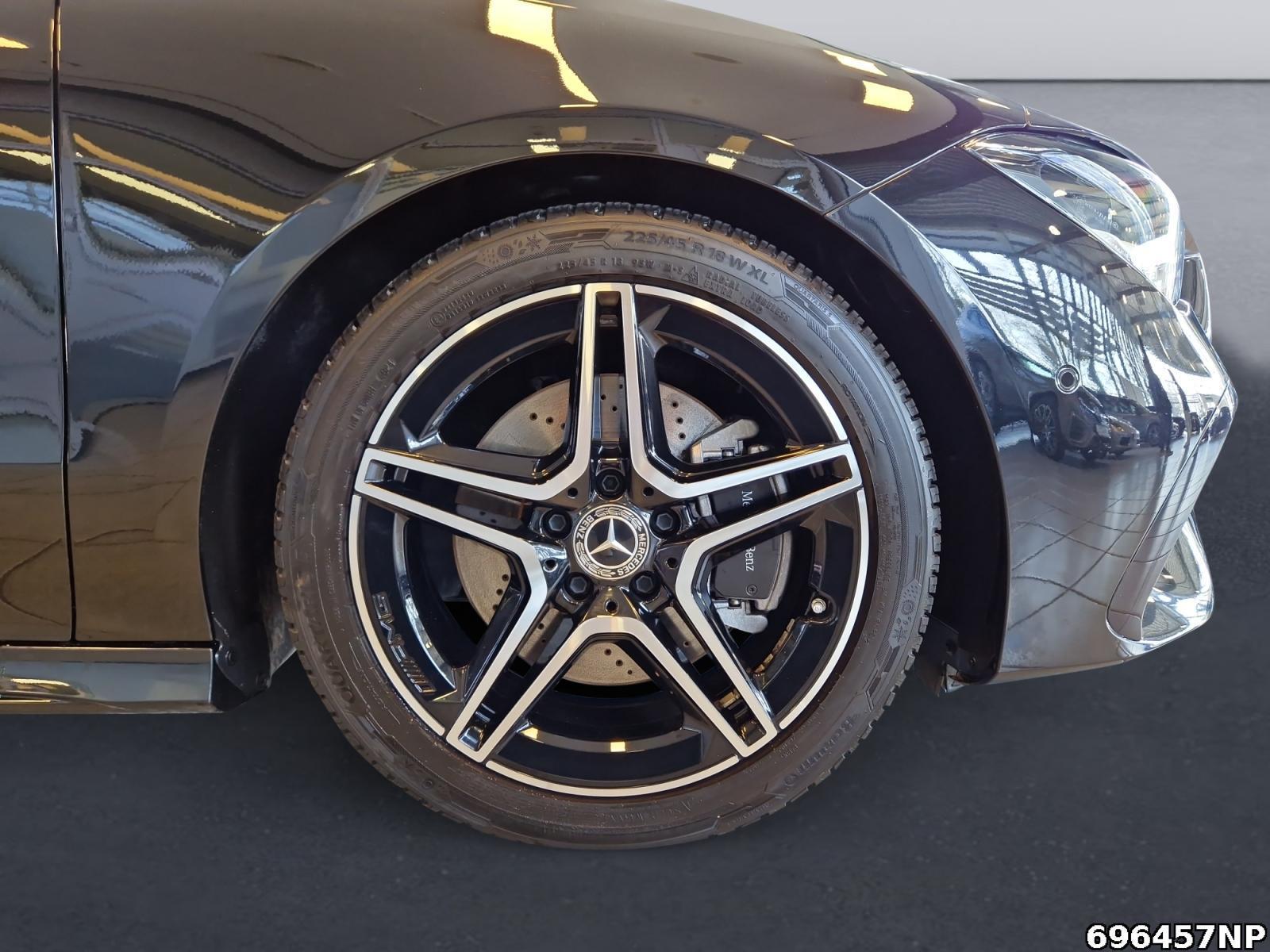 Fahrzeugabbildung Mercedes-Benz CLA 200 Shooting Brake AMG Line Pano Night Adv. Sound CarPla