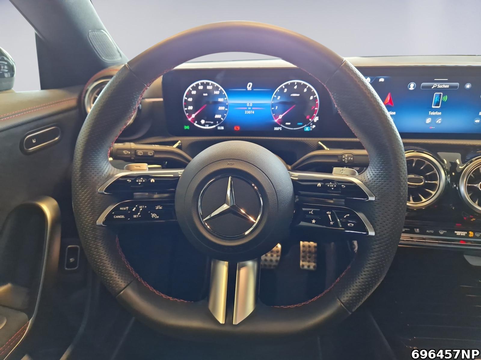 Fahrzeugabbildung Mercedes-Benz CLA 200 Shooting Brake AMG Line Pano Night Adv. Sound CarPla