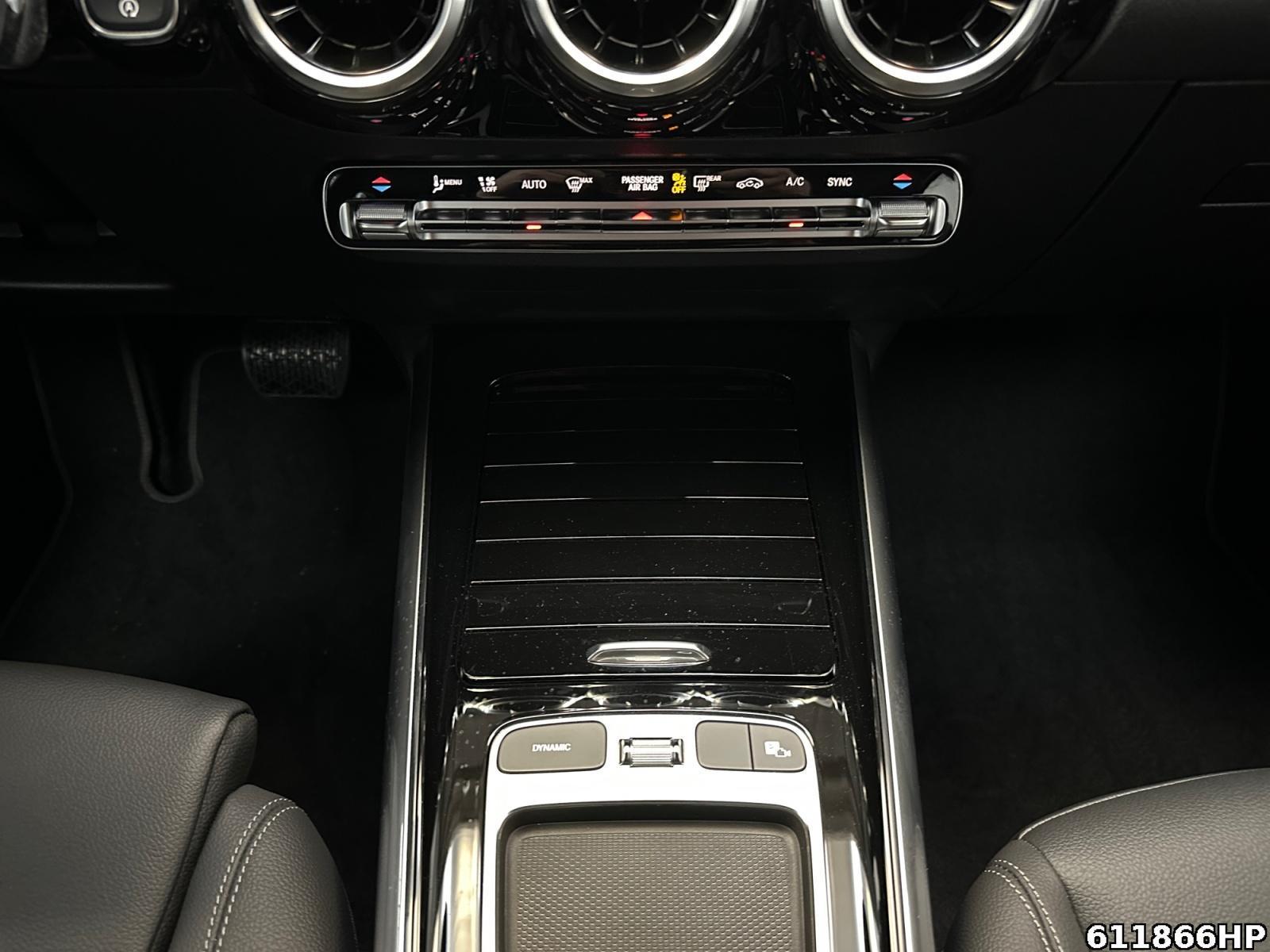 Fahrzeugabbildung Mercedes-Benz GLA 200 Progressive DISTRONIC AHK Rückfahrkamera
