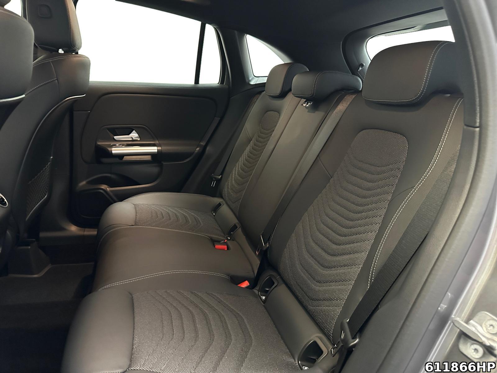 Fahrzeugabbildung Mercedes-Benz GLA 200 Progressive DISTRONIC AHK Rückfahrkamera