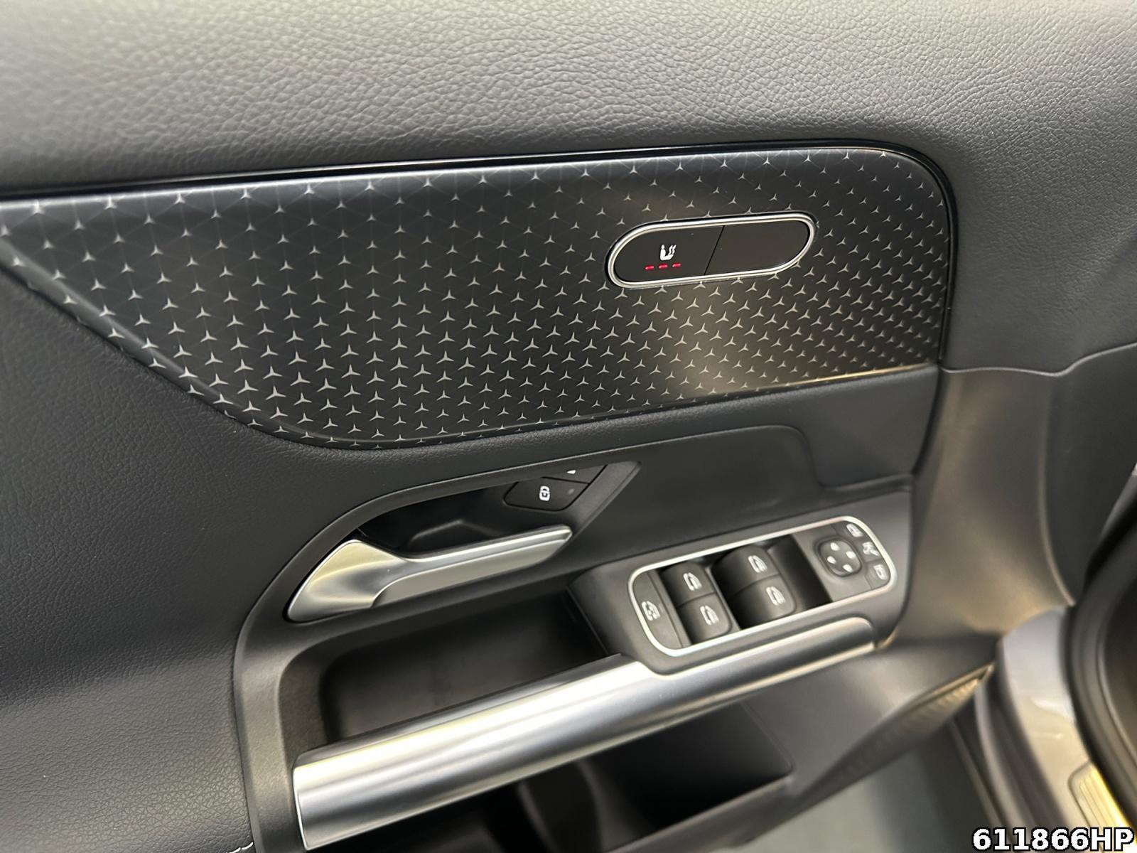 Fahrzeugabbildung Mercedes-Benz GLA 200 Progressive DISTRONIC AHK Rückfahrkamera