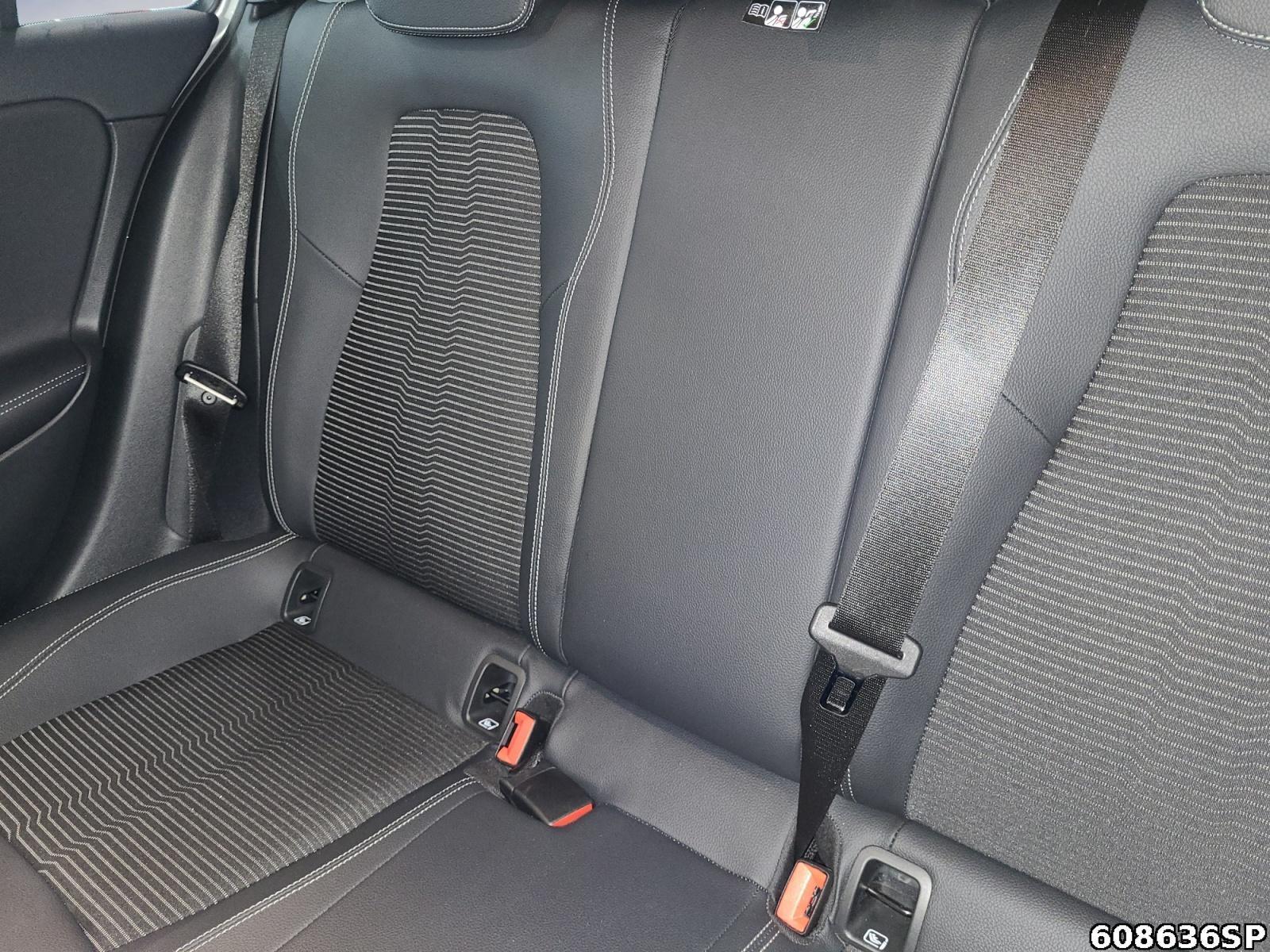 Fahrzeugabbildung Mercedes-Benz A 180 Progressive LED SPUR DAB