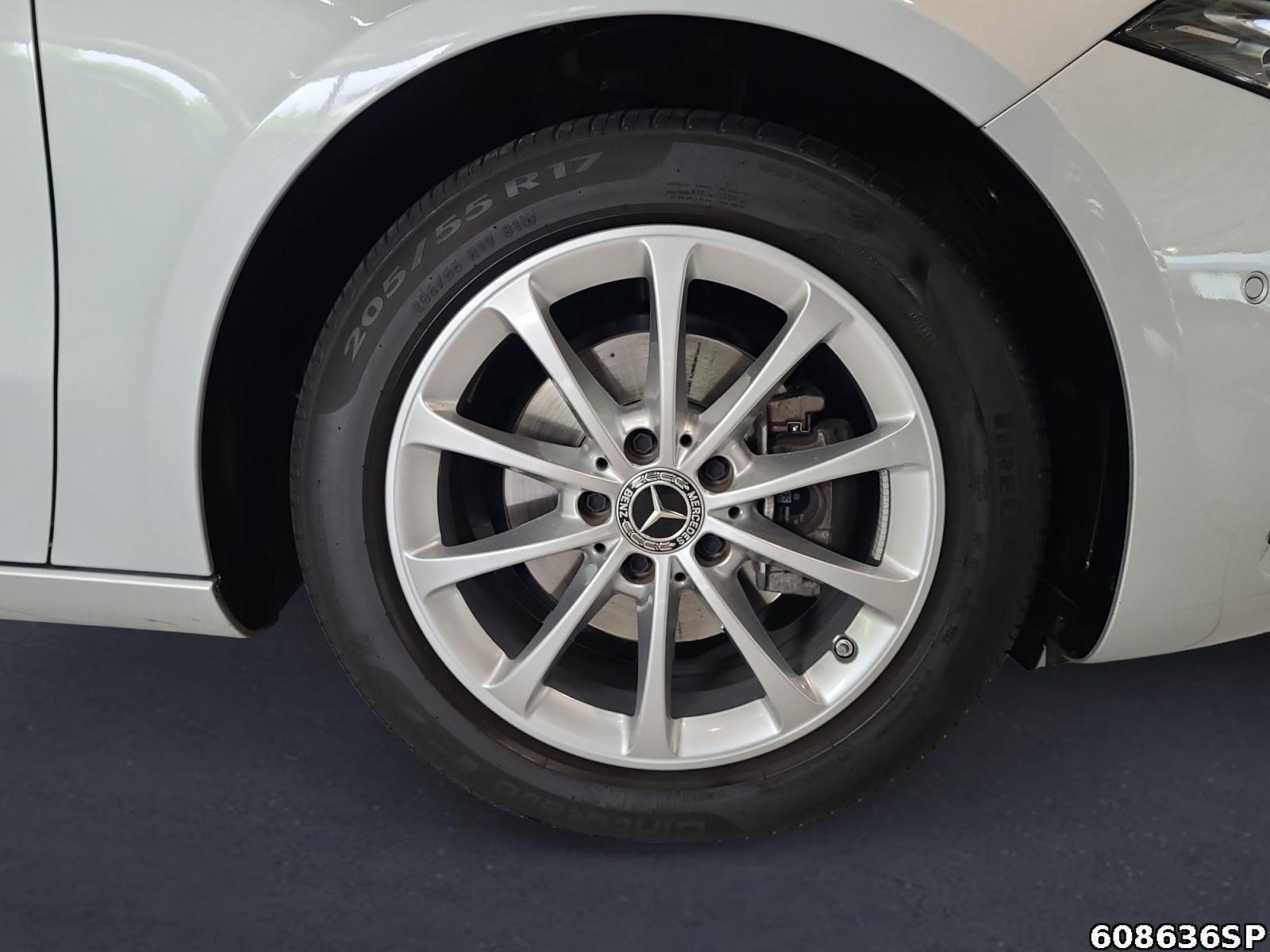 Fahrzeugabbildung Mercedes-Benz A 180 Progressive LED SPUR DAB