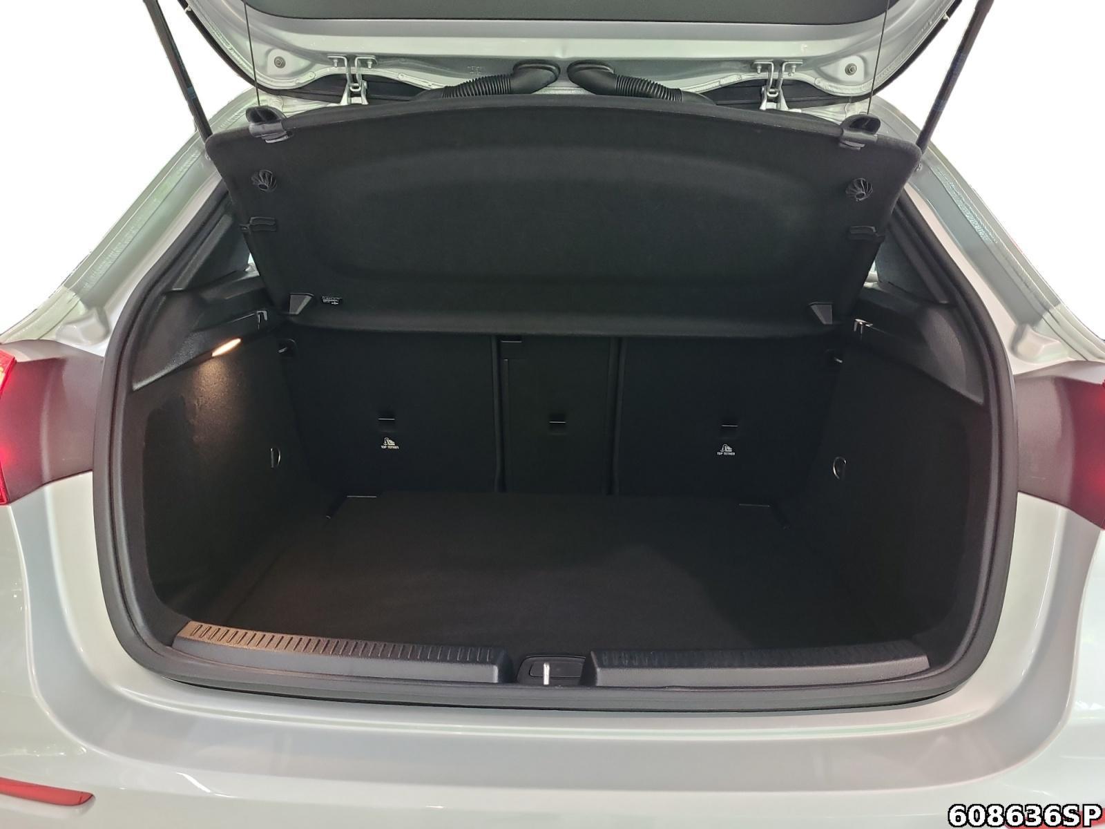 Fahrzeugabbildung Mercedes-Benz A 180 Progressive LED SPUR DAB