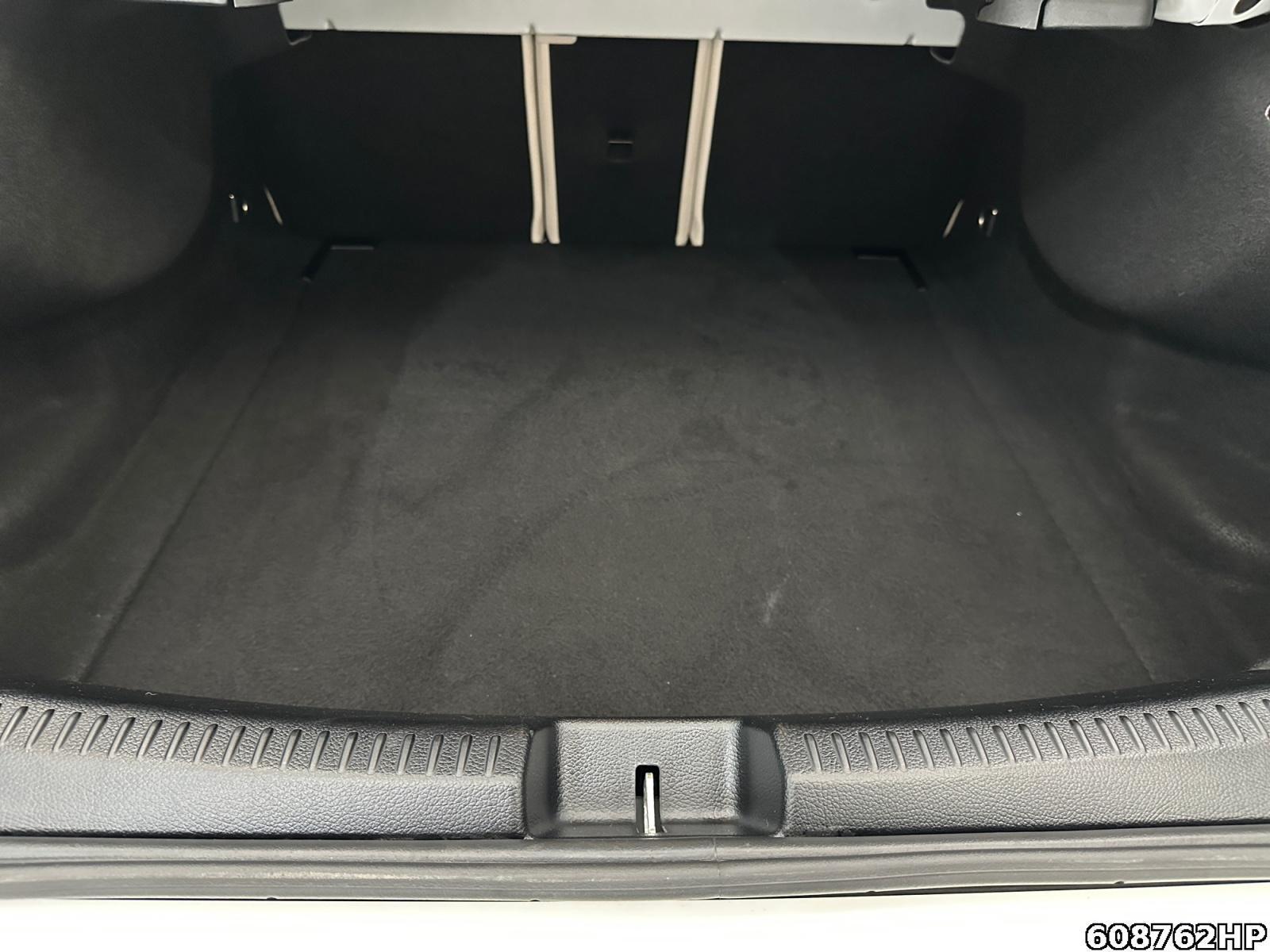 Fahrzeugabbildung Mercedes-Benz CLA 220 d Progressive Panoramadach DISTRONIC AHK