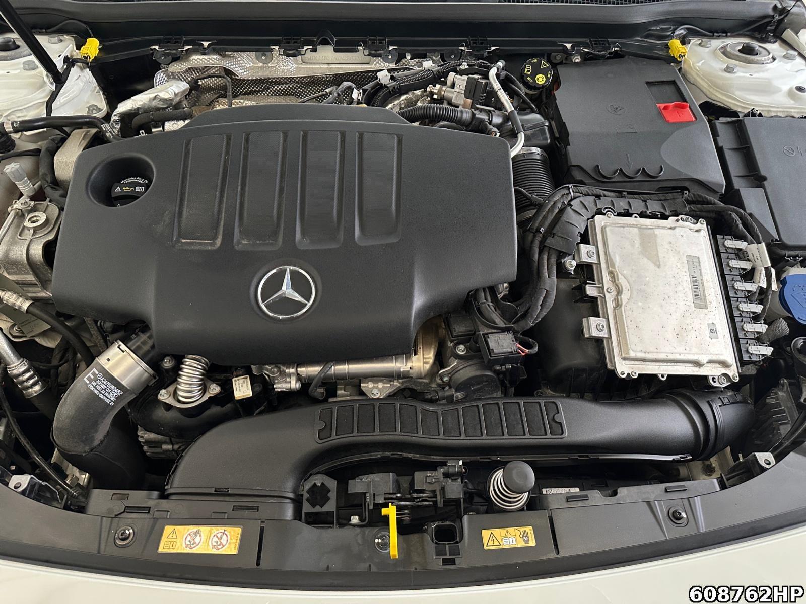 Fahrzeugabbildung Mercedes-Benz CLA 220 d Progressive Panoramadach DISTRONIC AHK