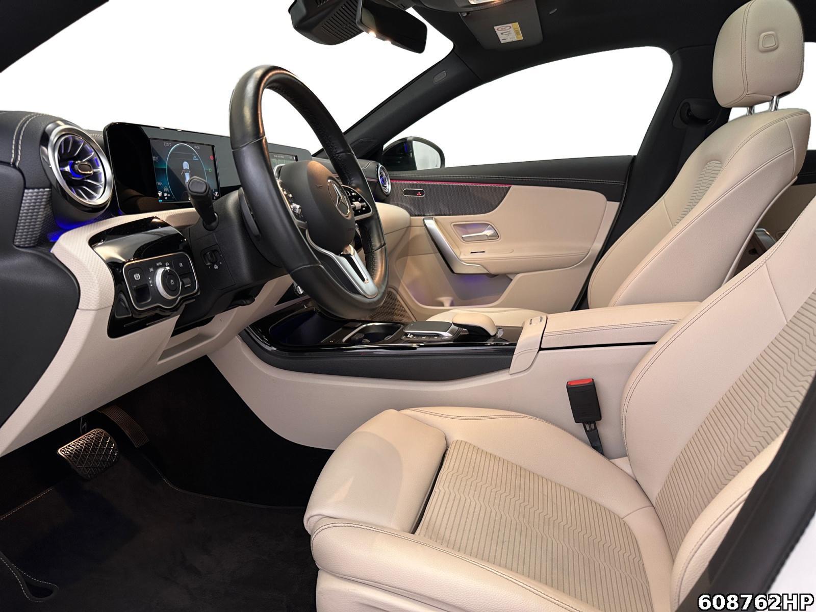 Fahrzeugabbildung Mercedes-Benz CLA 220 d Progressive Panoramadach DISTRONIC AHK