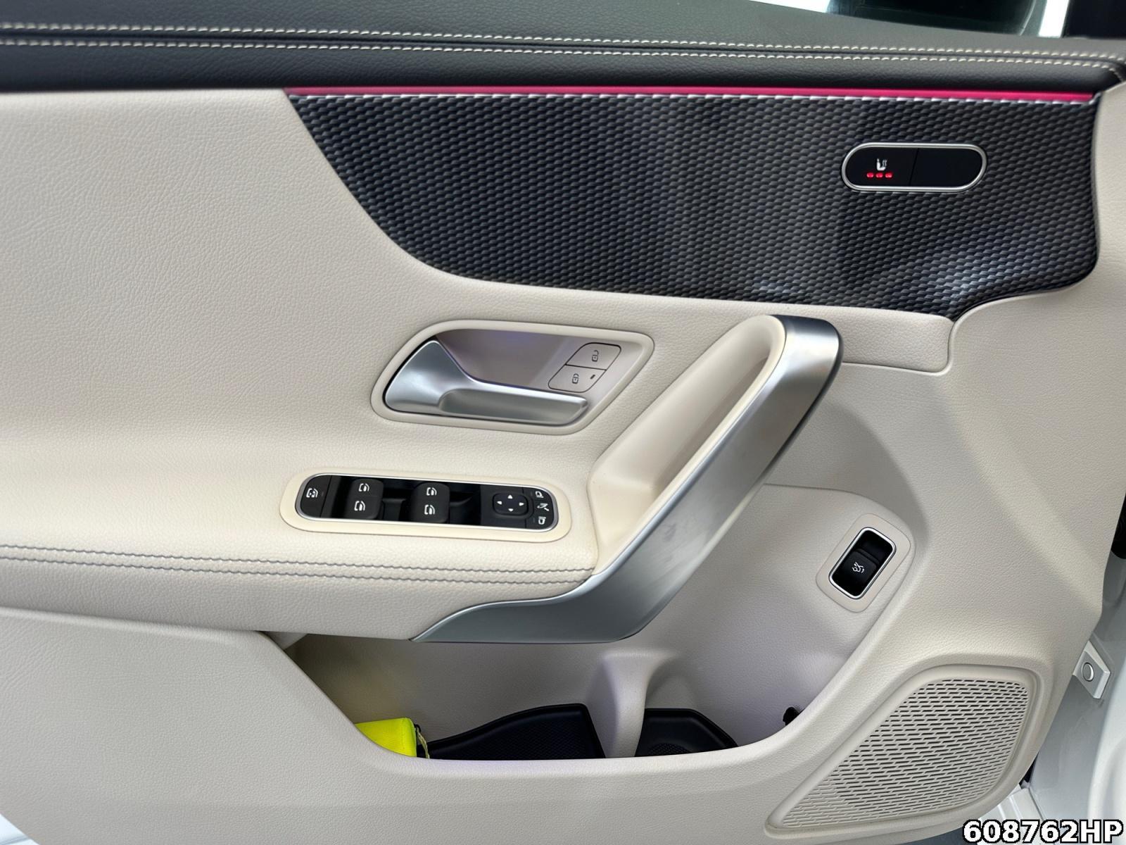 Fahrzeugabbildung Mercedes-Benz CLA 220 d Progressive Panoramadach DISTRONIC AHK