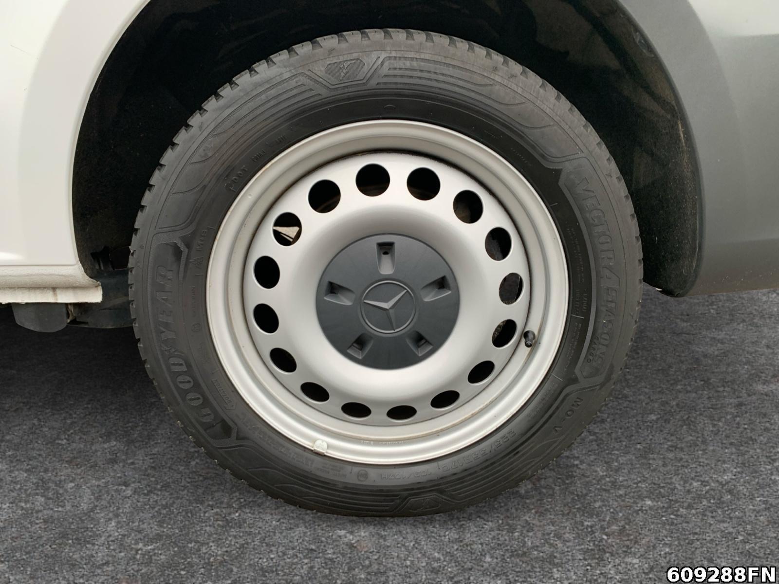 Fahrzeugabbildung Mercedes-Benz Vito 110 MIXTO L *5 SITZE*KLIMA*DAB*HECKTÜREN*