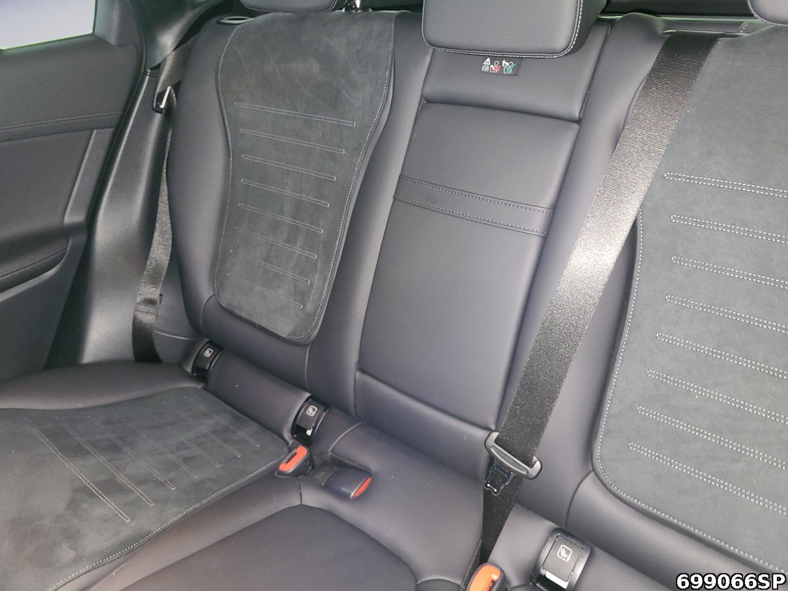 Fahrzeugabbildung Mercedes-Benz GLC 300 d 4M AMG NIGHT AHK PANO MEMORY KAMERA