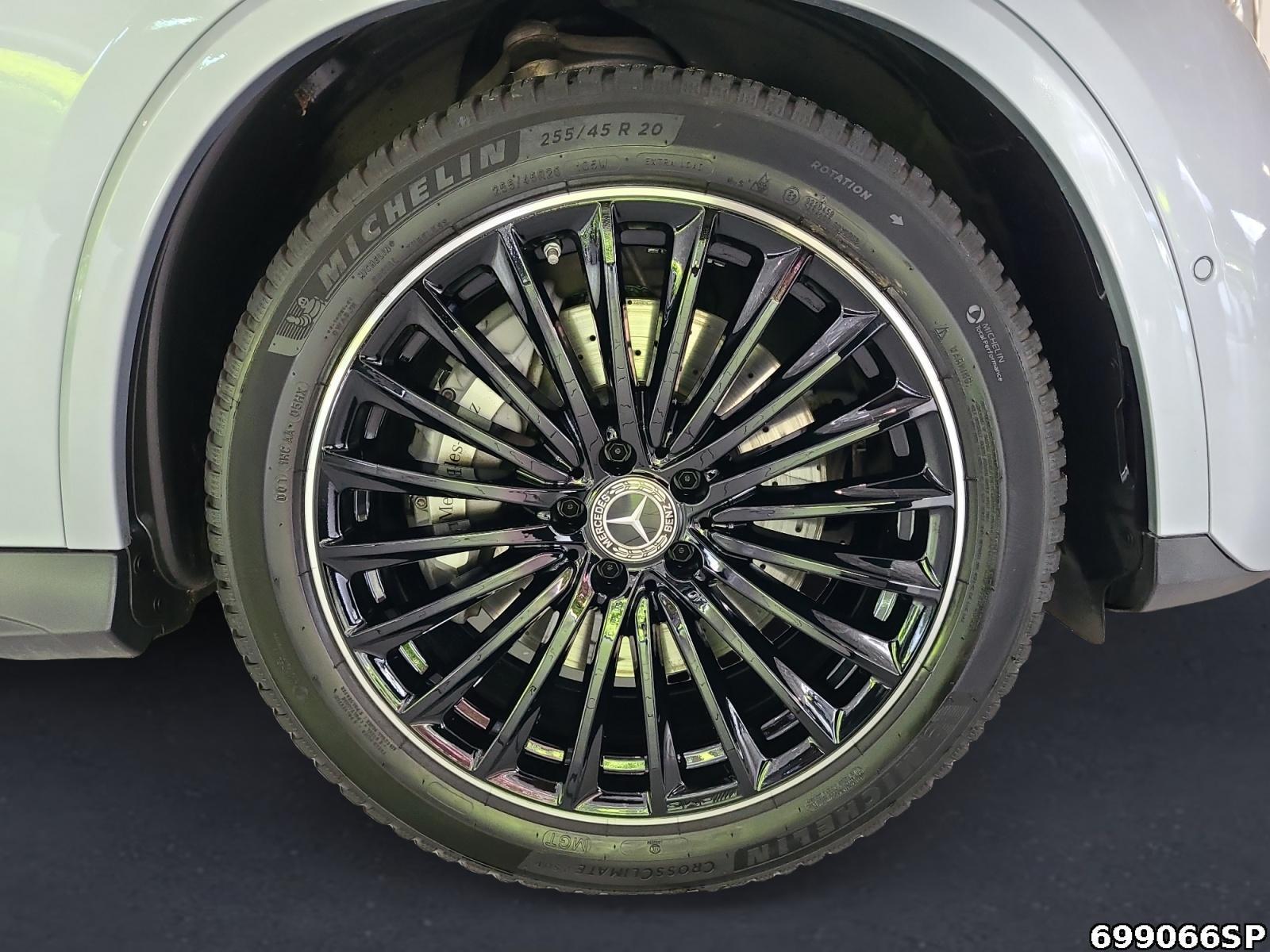 Fahrzeugabbildung Mercedes-Benz GLC 300 d 4M AMG NIGHT AHK PANO MEMORY KAMERA