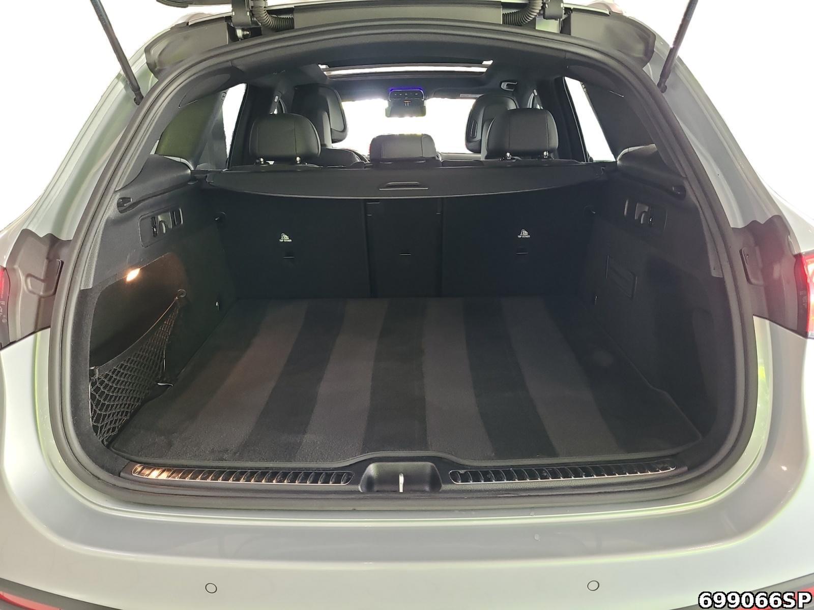 Fahrzeugabbildung Mercedes-Benz GLC 300 d 4M AMG NIGHT AHK PANO MEMORY KAMERA