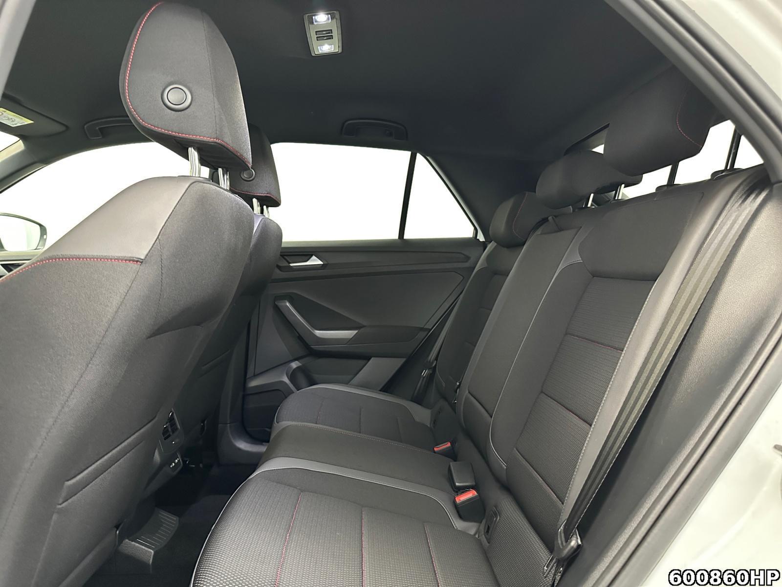 Fahrzeugabbildung Volkswagen T-Roc 1,5 Sport TSI R-Line Kamera Allwetterreif.