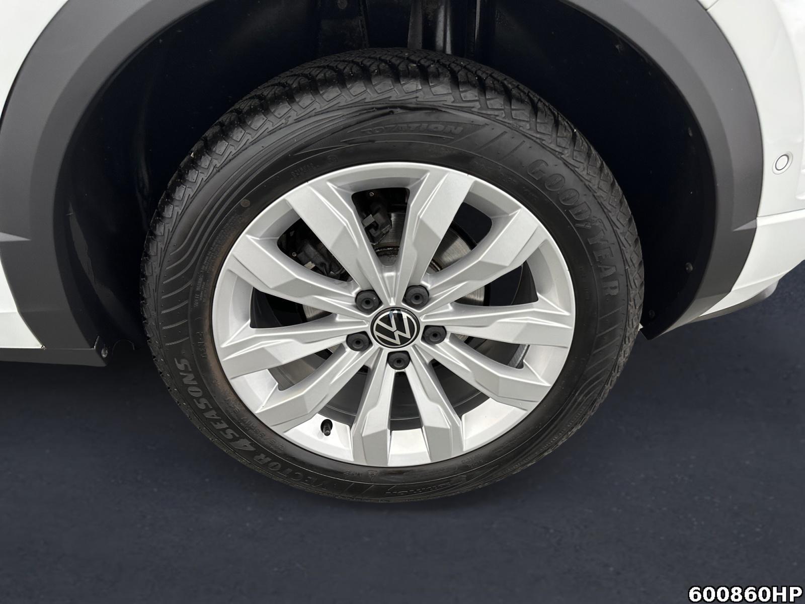 Fahrzeugabbildung Volkswagen T-Roc 1,5 Sport TSI R-Line Kamera Allwetterreif.
