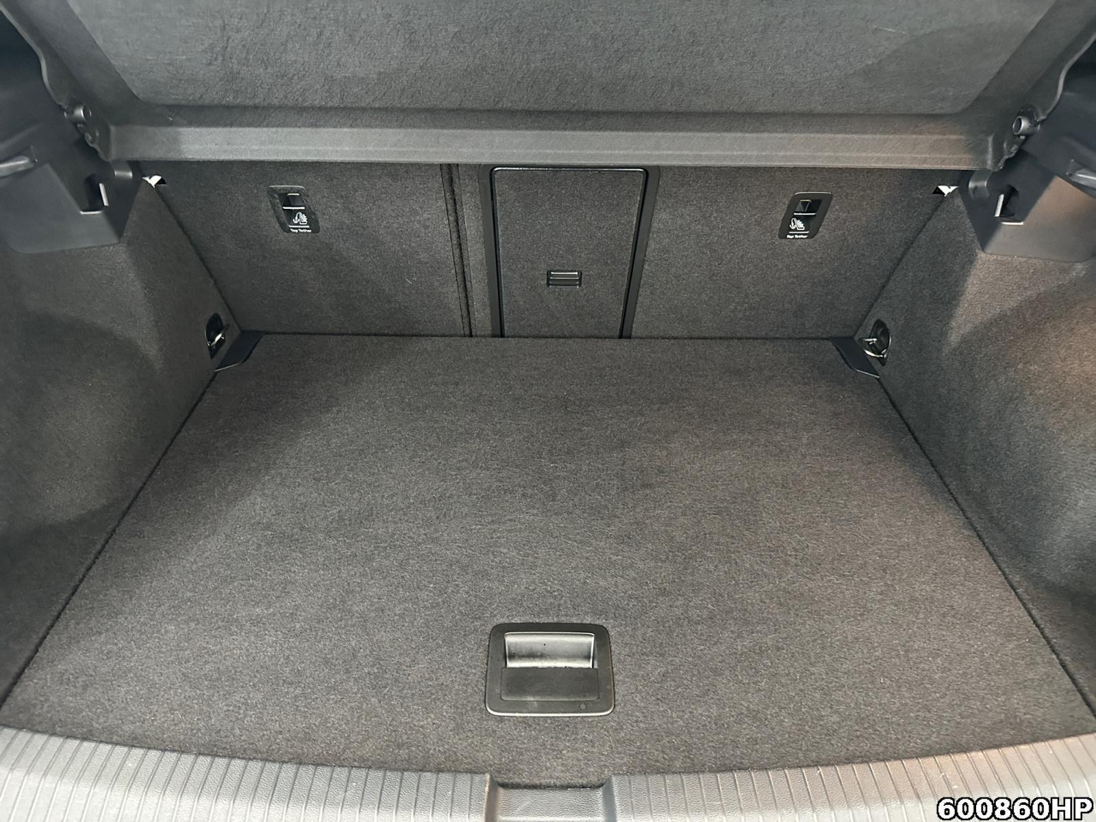Fahrzeugabbildung Volkswagen T-Roc 1,5 Sport TSI R-Line Kamera Allwetterreif.