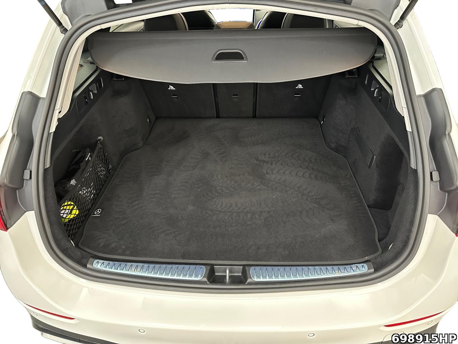 Fahrzeugabbildung Mercedes-Benz C 180 T AMG Line Night-Paket AHK Pano Kamera