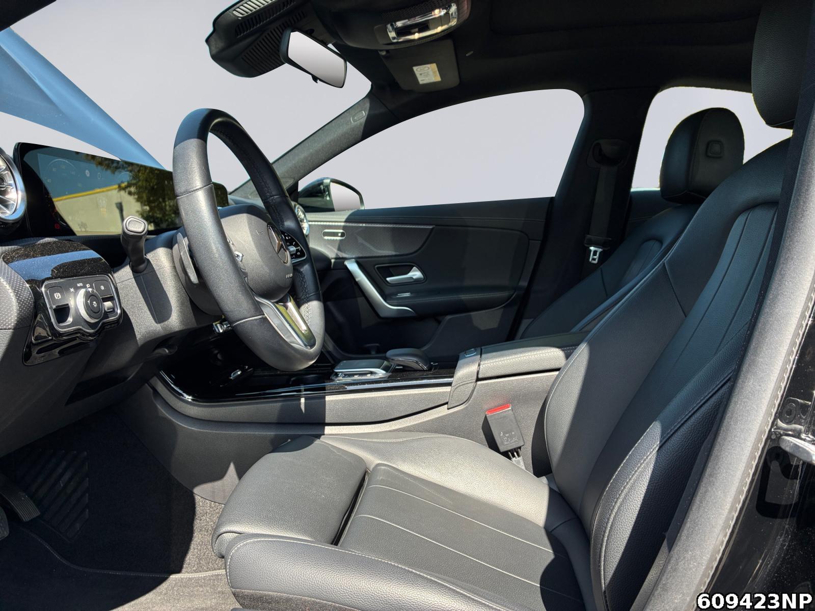 Fahrzeugabbildung Mercedes-Benz CLA 250 e Coupé Progressive Pano Carplay Ambient