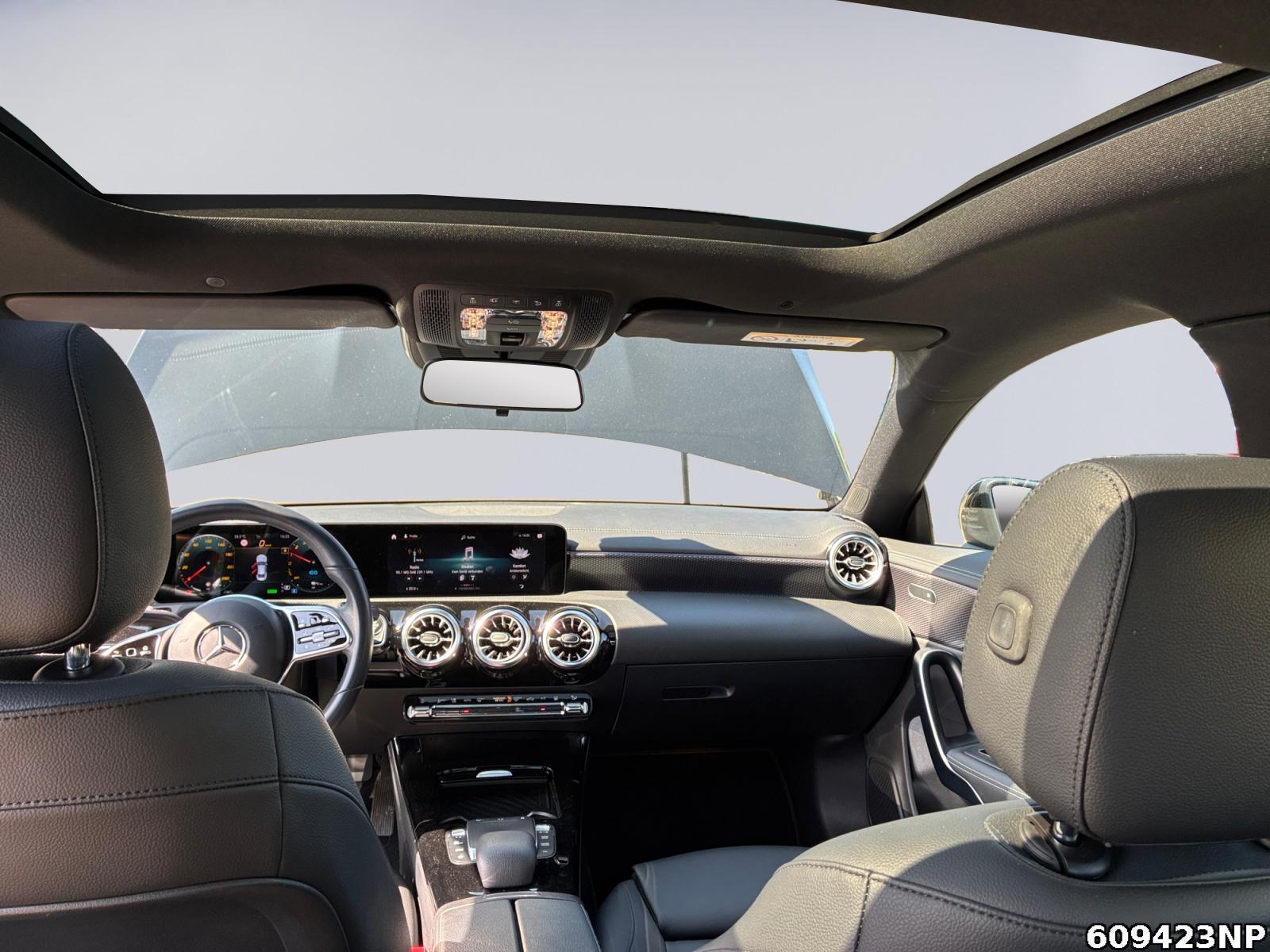 Fahrzeugabbildung Mercedes-Benz CLA 250 e Coupé Progressive Pano Carplay Ambient