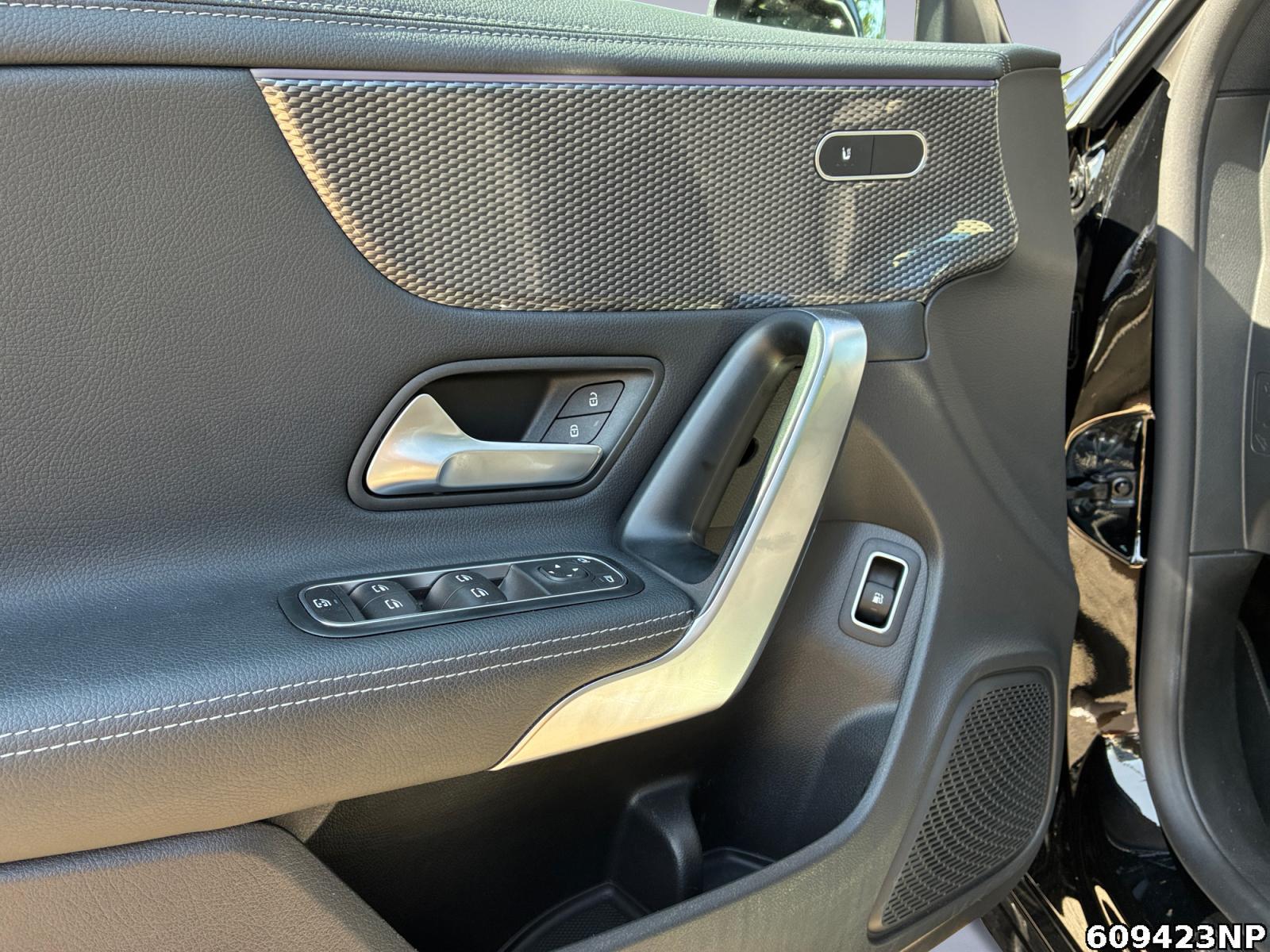 Fahrzeugabbildung Mercedes-Benz CLA 250 e Coupé Progressive Pano Carplay Ambient
