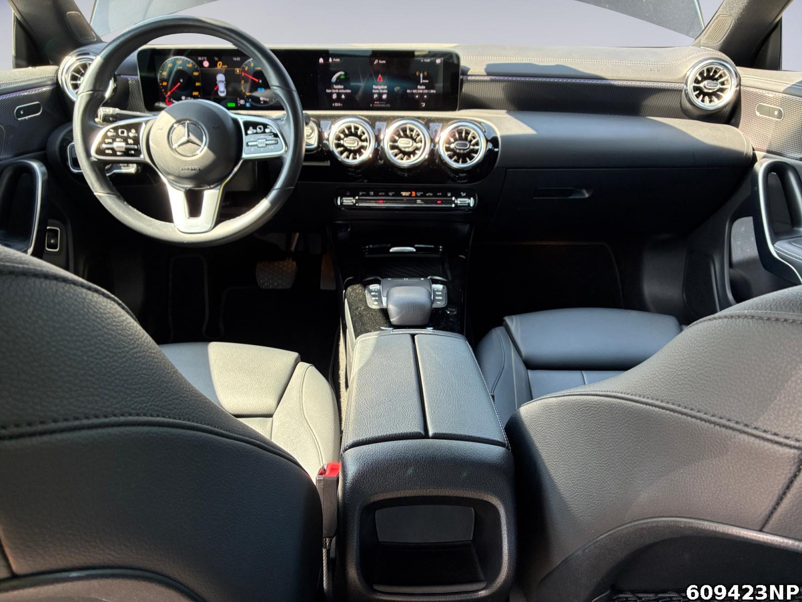 Fahrzeugabbildung Mercedes-Benz CLA 250 e Coupé Progressive Pano Carplay Ambient