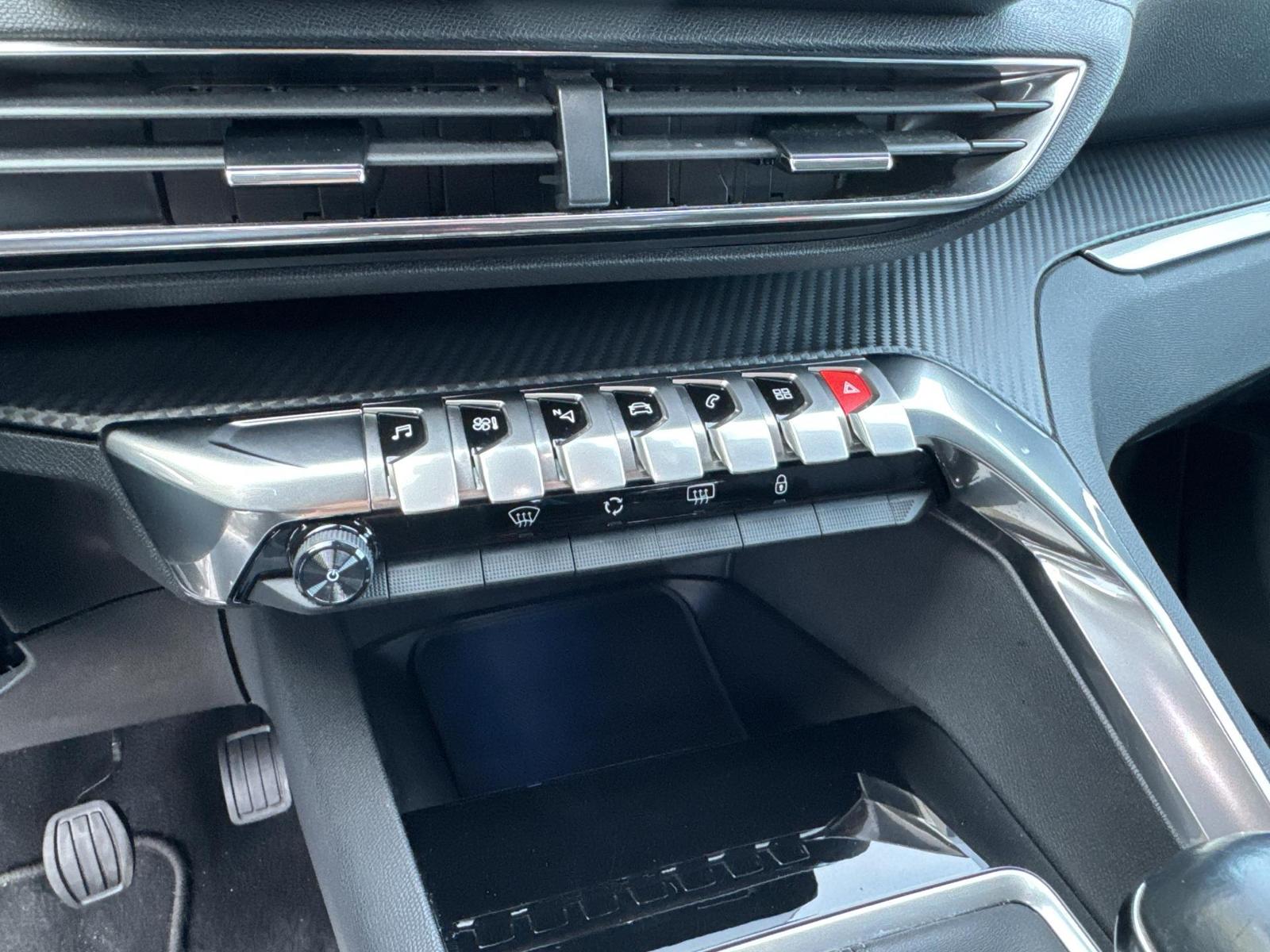 Fahrzeugabbildung Peugeot 5008 Allure 7 SITZER+NAVI+CARPLAY