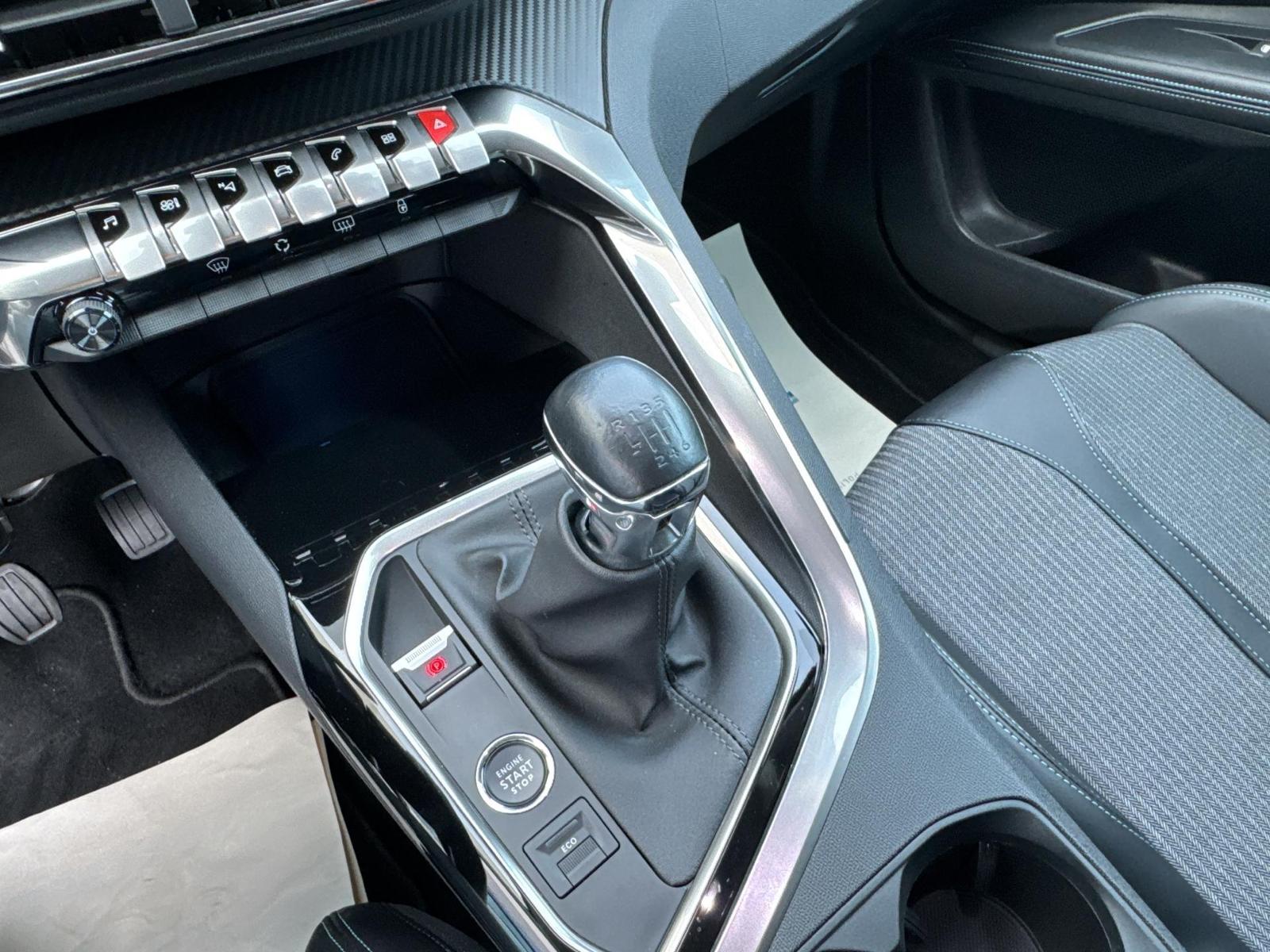 Fahrzeugabbildung Peugeot 5008 Allure 7 SITZER+NAVI+CARPLAY