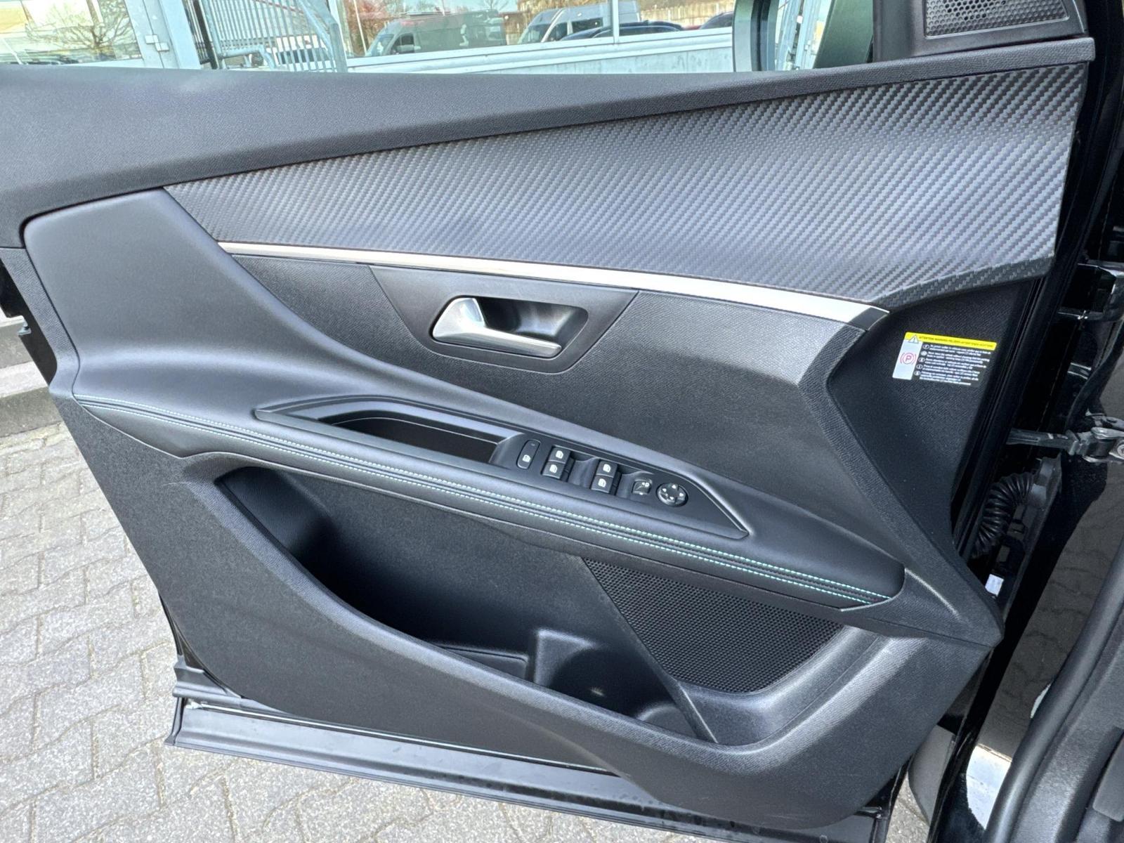 Fahrzeugabbildung Peugeot 5008 Allure 7 SITZER+NAVI+CARPLAY